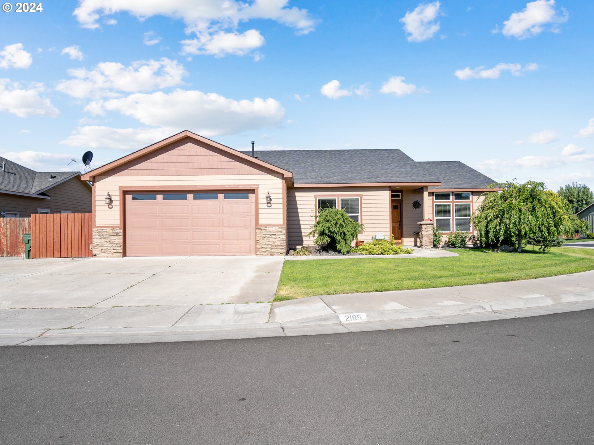 Photo of 2185 DAWN DR Hermiston OR 97838