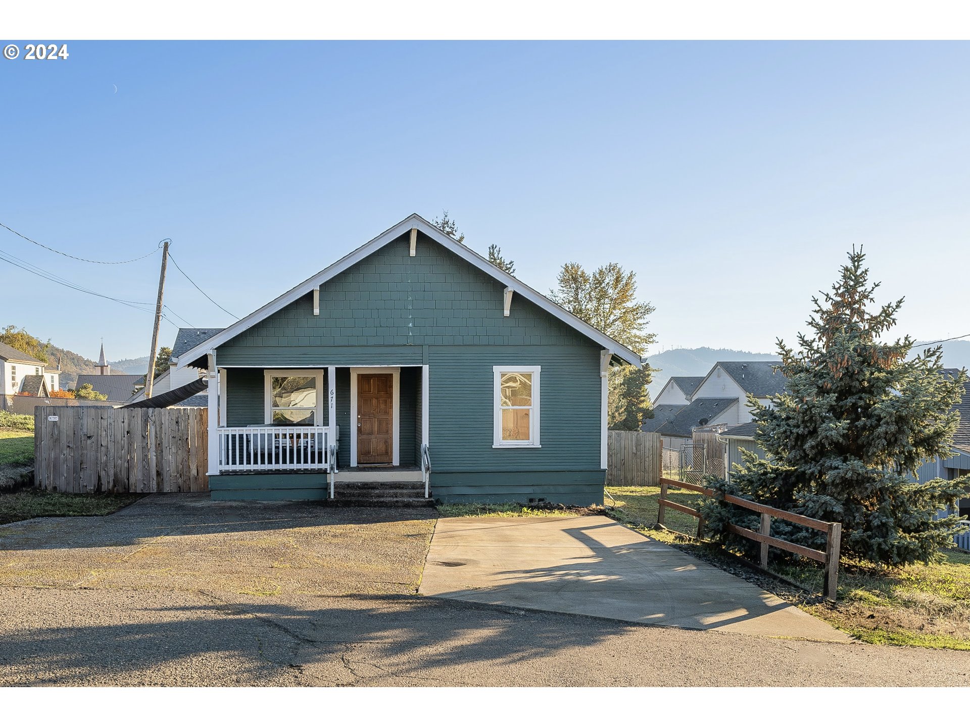 Photo of 671 MEADOW AVE Roseburg OR 97470