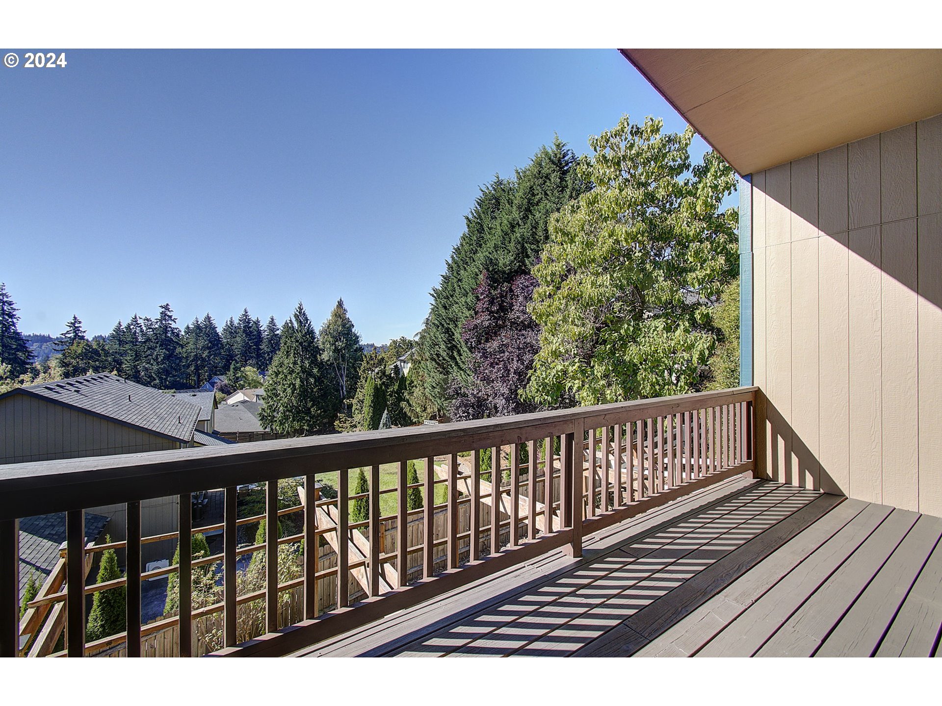 1233 E Pioneer Loop, La Center, WA 98629