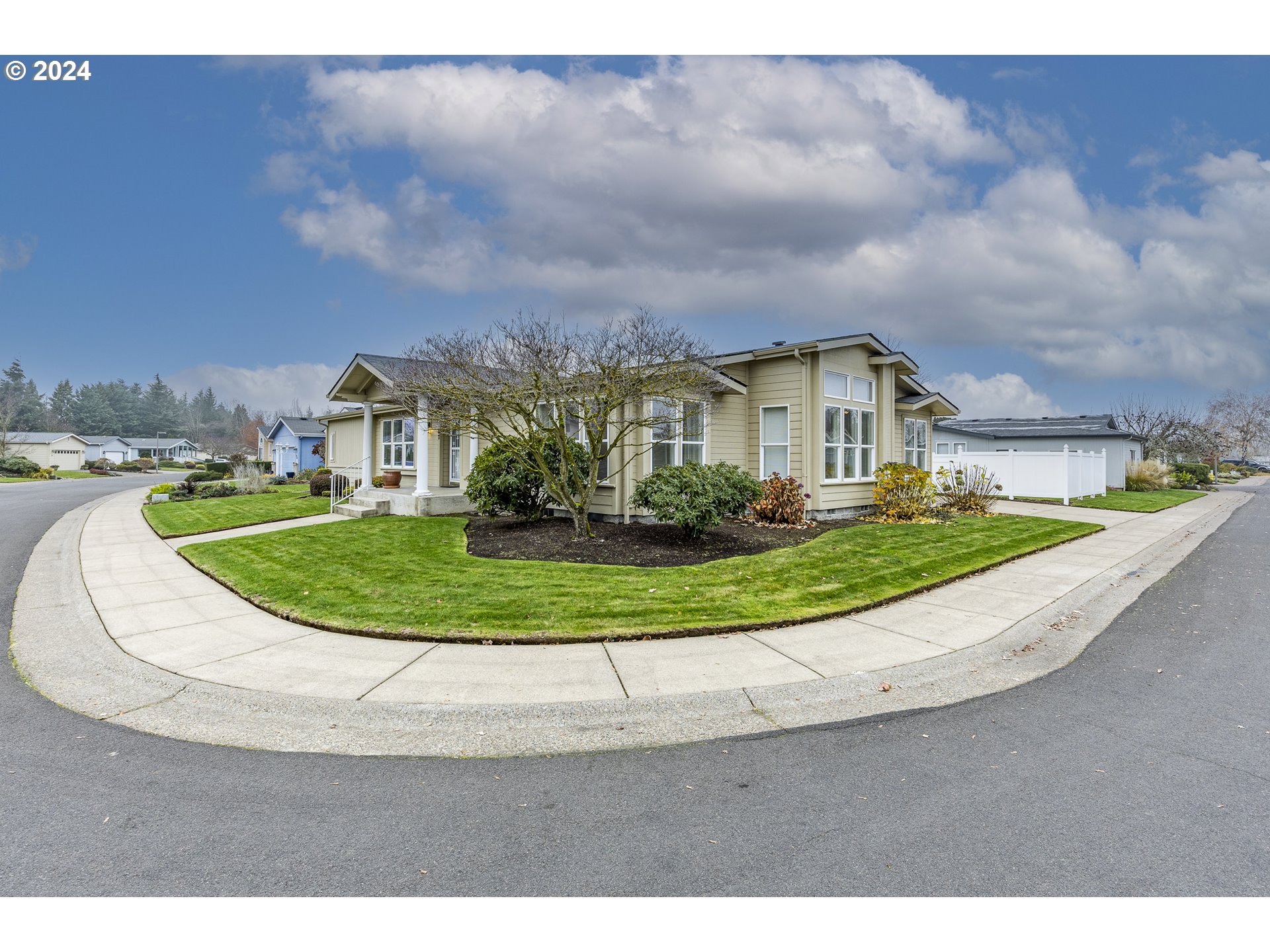 Photo of 3220 CRESCENT AVE Eugene OR 97408