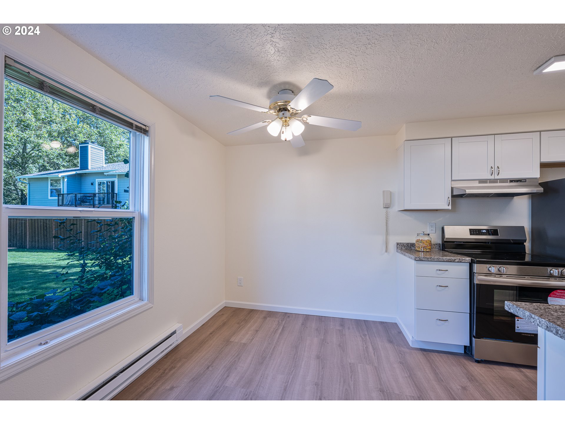 Photo #7 Kitchen/Dining Room