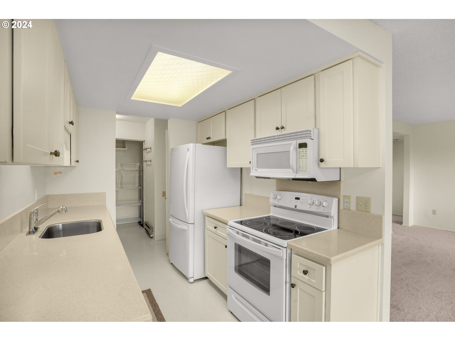 Photo #2: 24063603 Listing 