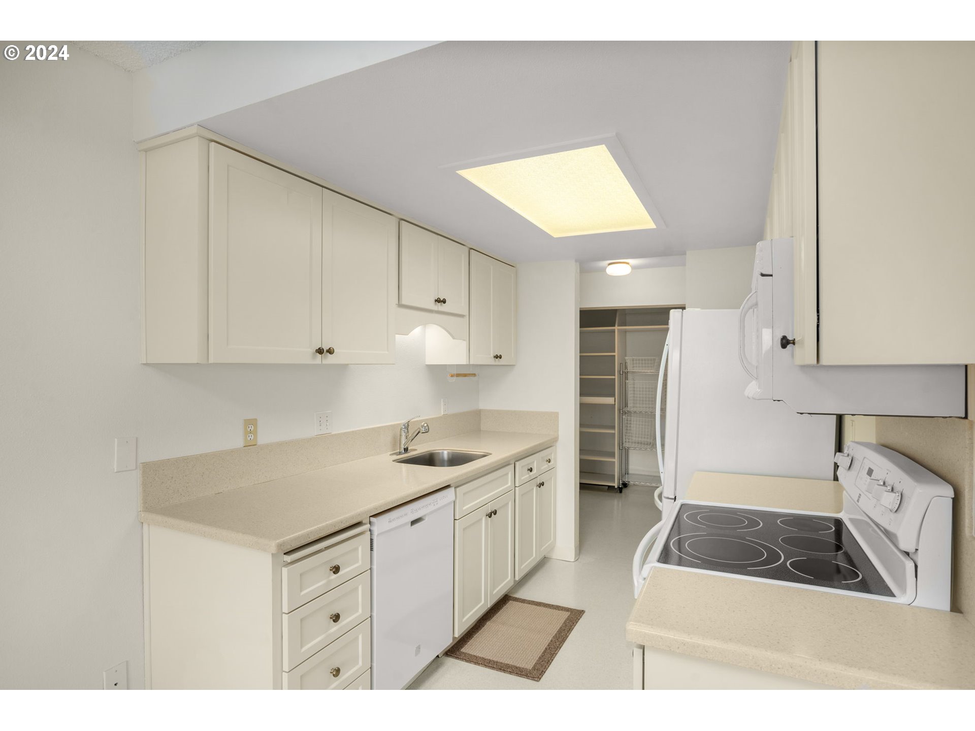 Photo #3: 24063603 Listing 