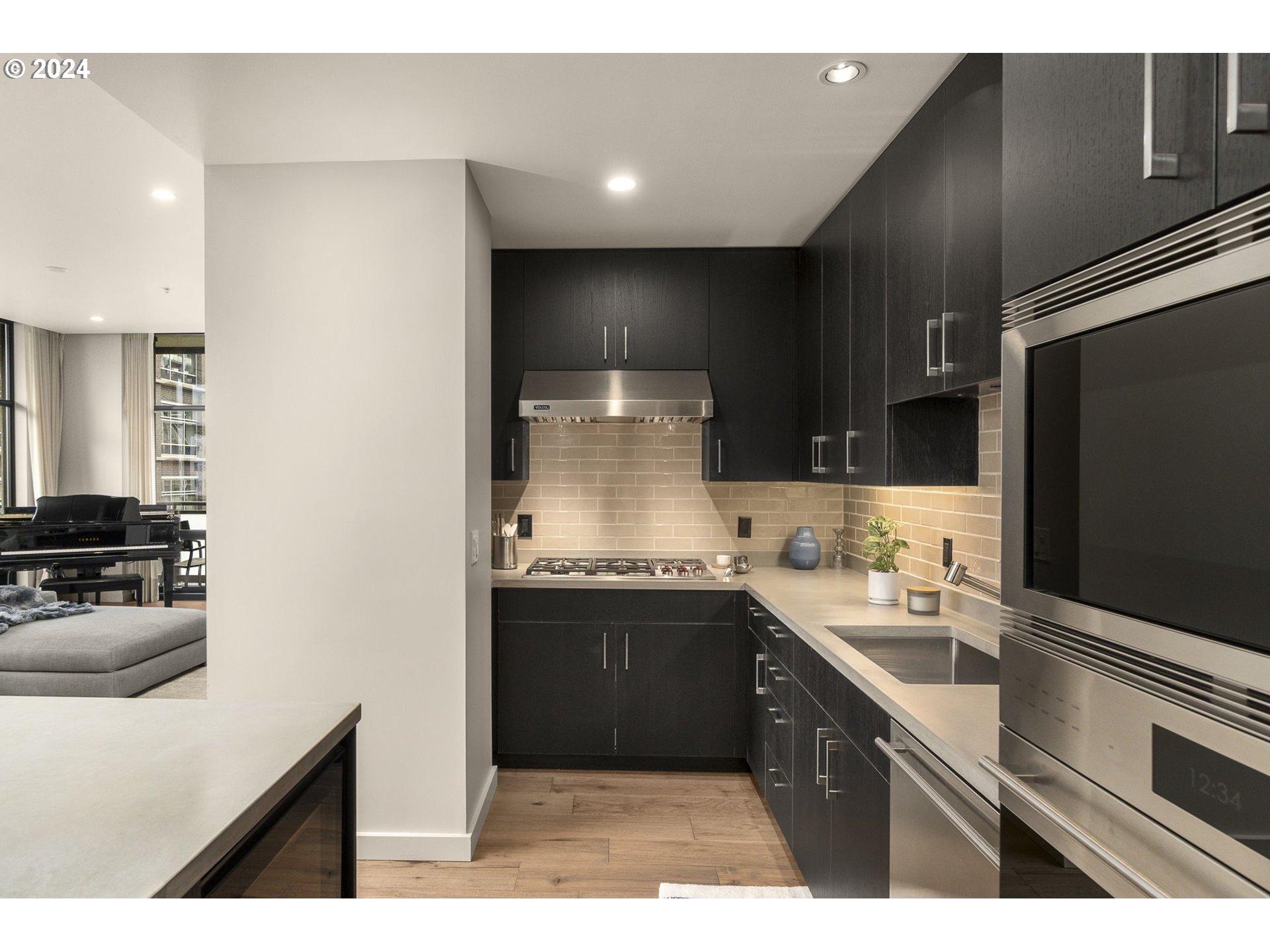 Photo #6: 24064699 Listing 