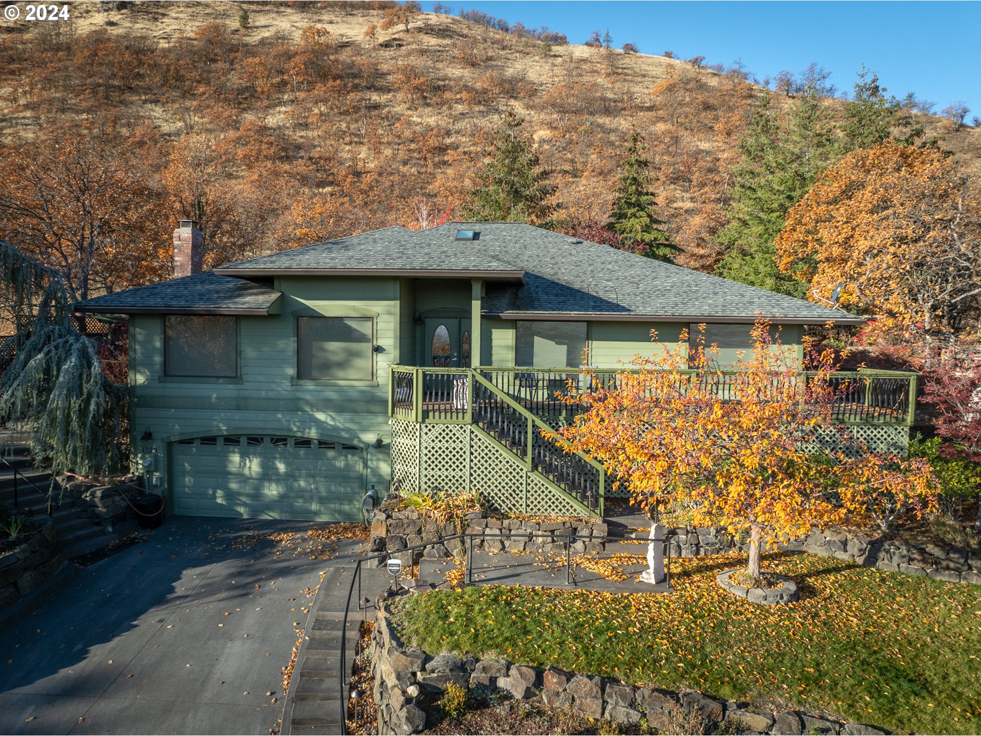 Photo of 1329 STERLING DR The Dalles OR 97058