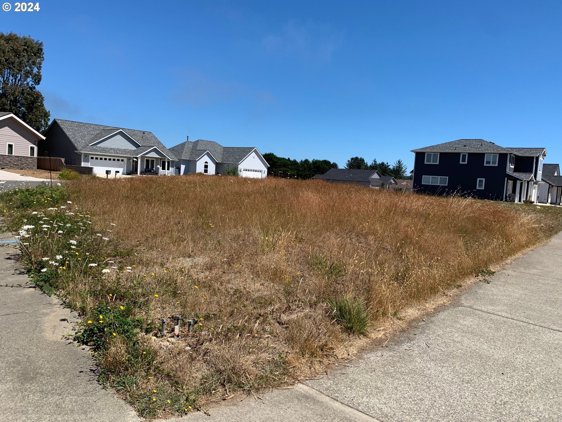 Photo of 843 SPYGLASS DR Bandon OR 97411