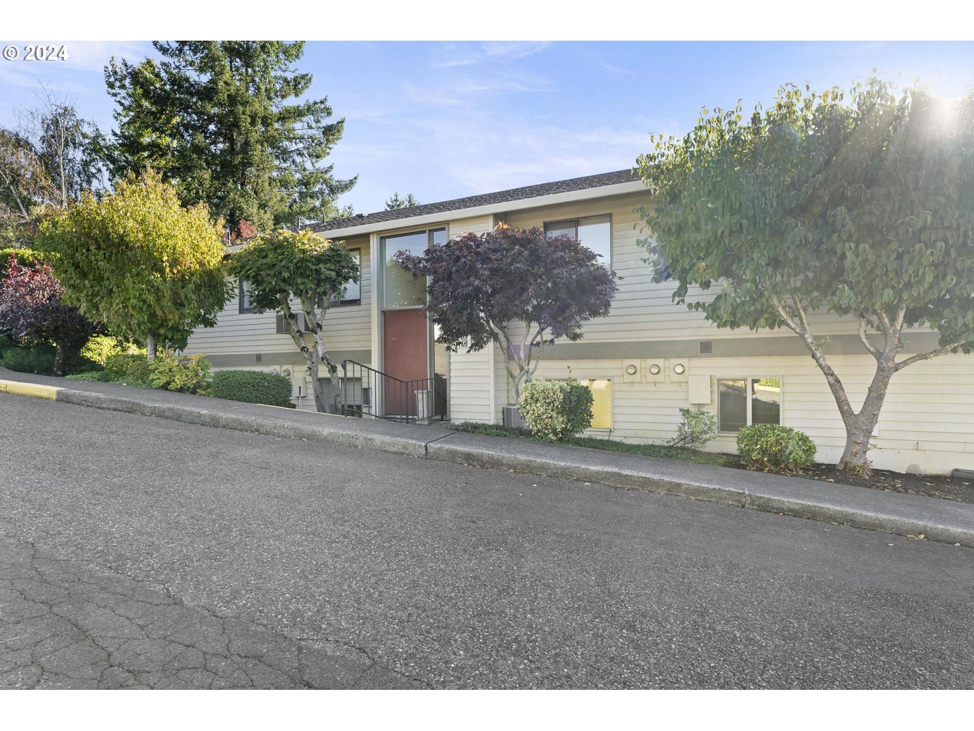 Photo #2: 24070709 Listing 
