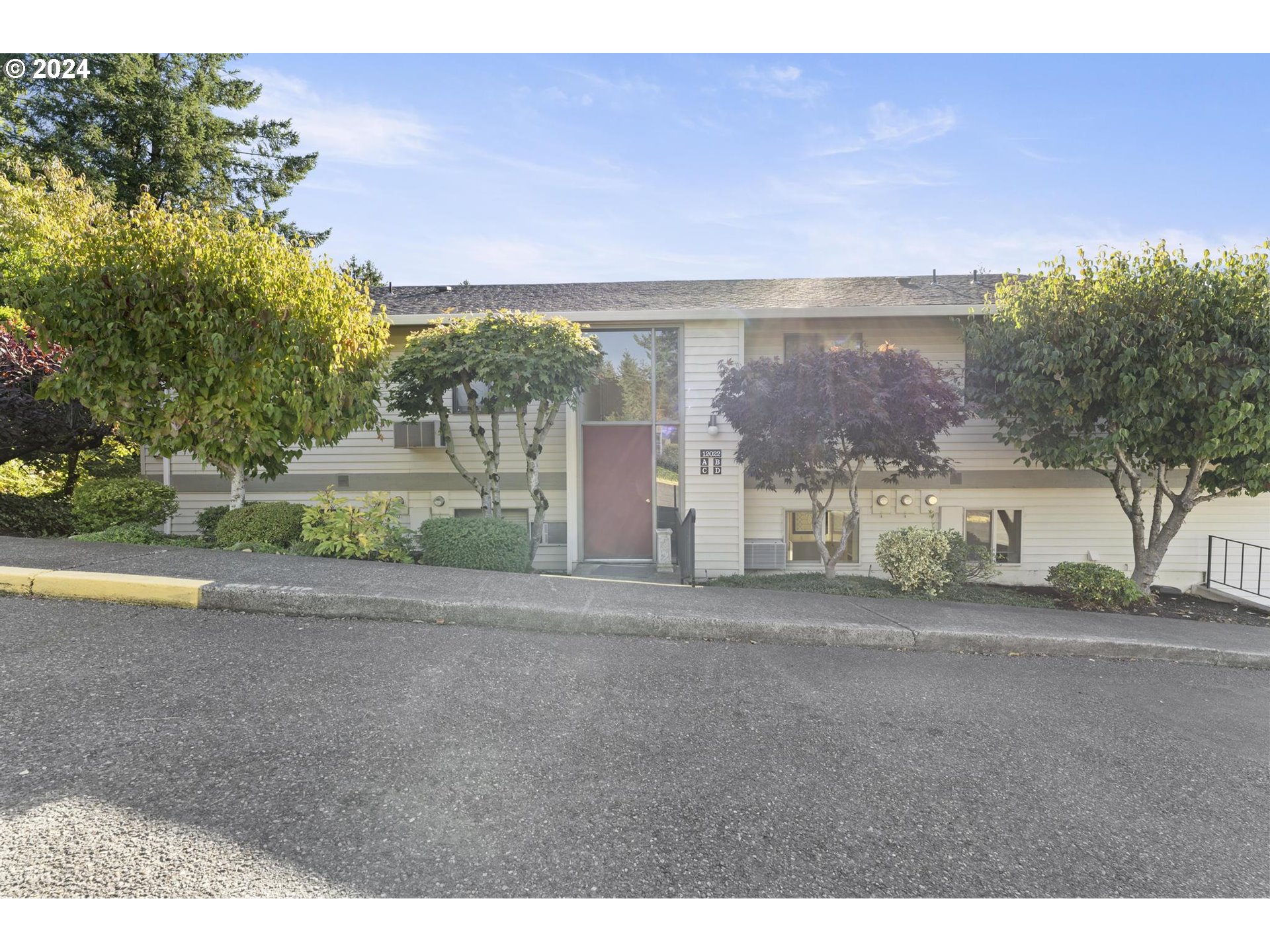 Photo #3: 24070709 Listing 