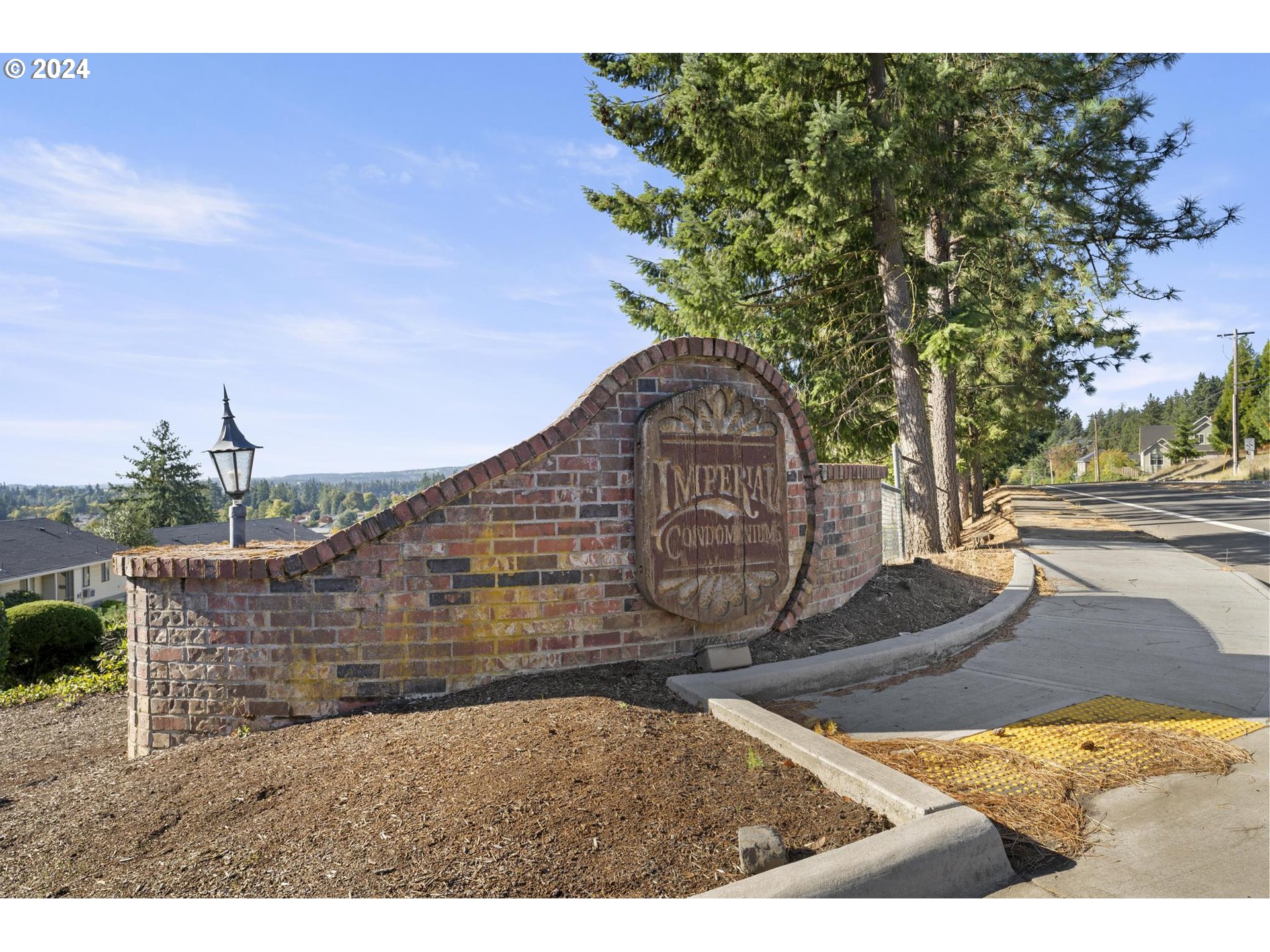 Photo #5: 24070709 Listing 