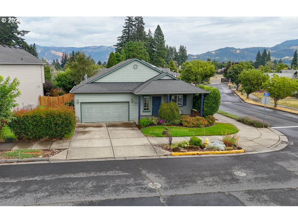 Photo of 1545 22ND ST Hood River OR 97031