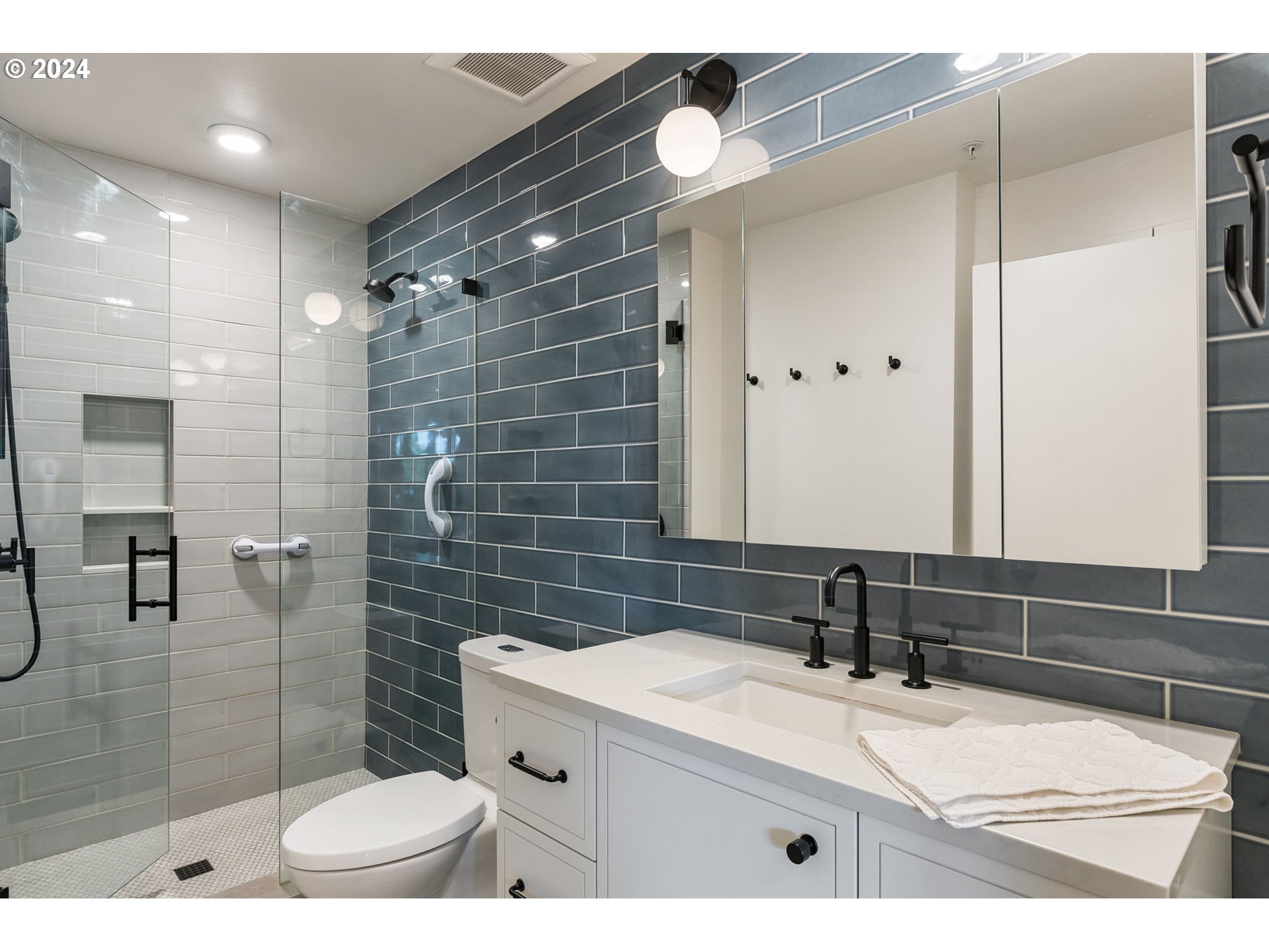 Photo #6: 24080514 Listing 