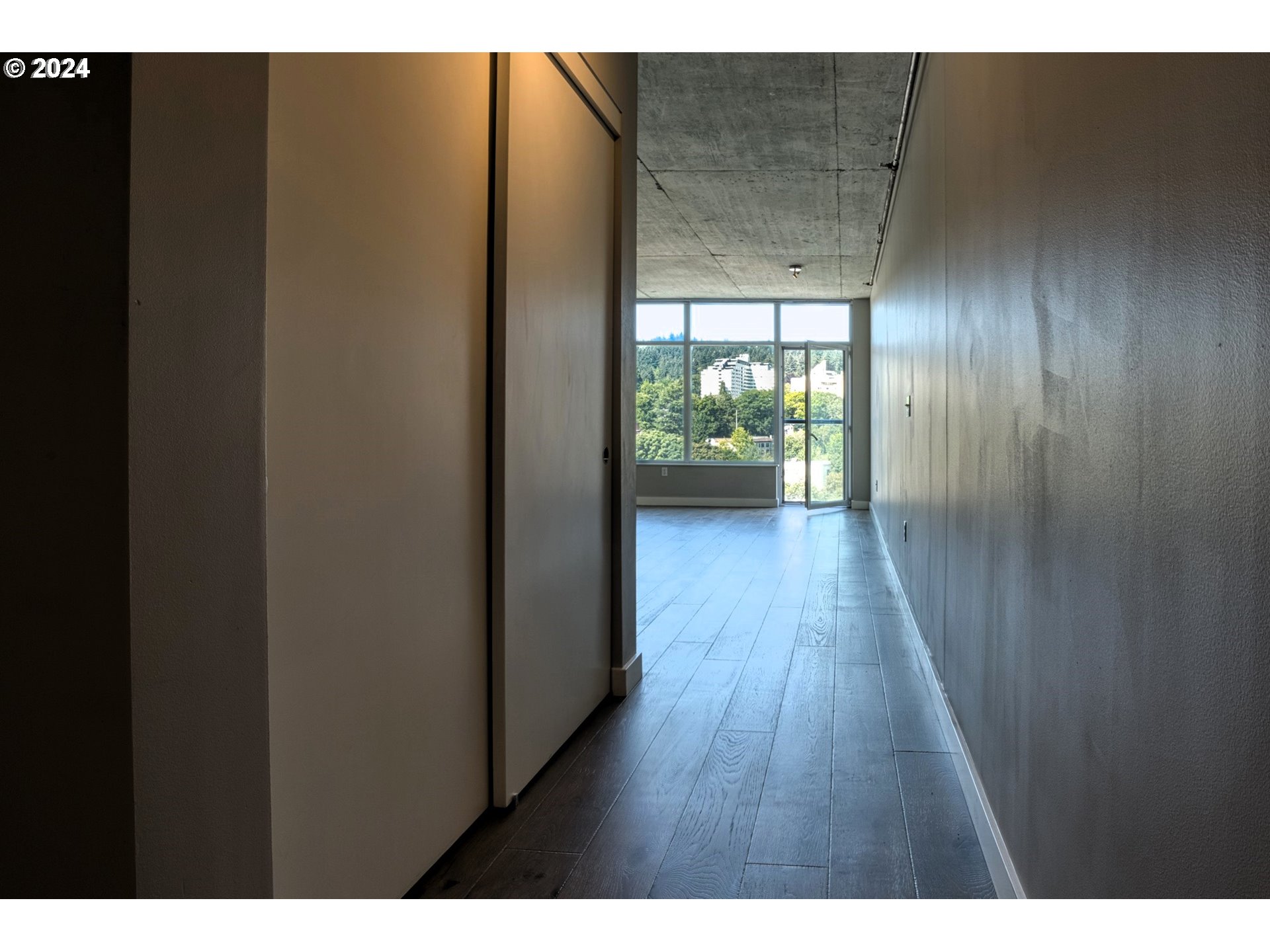 Photo #6: 24081535 Listing 