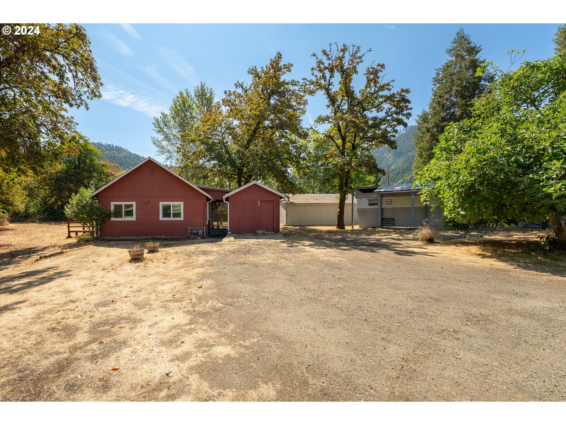 Photo of 255 2ND ST Canyonville OR 97417