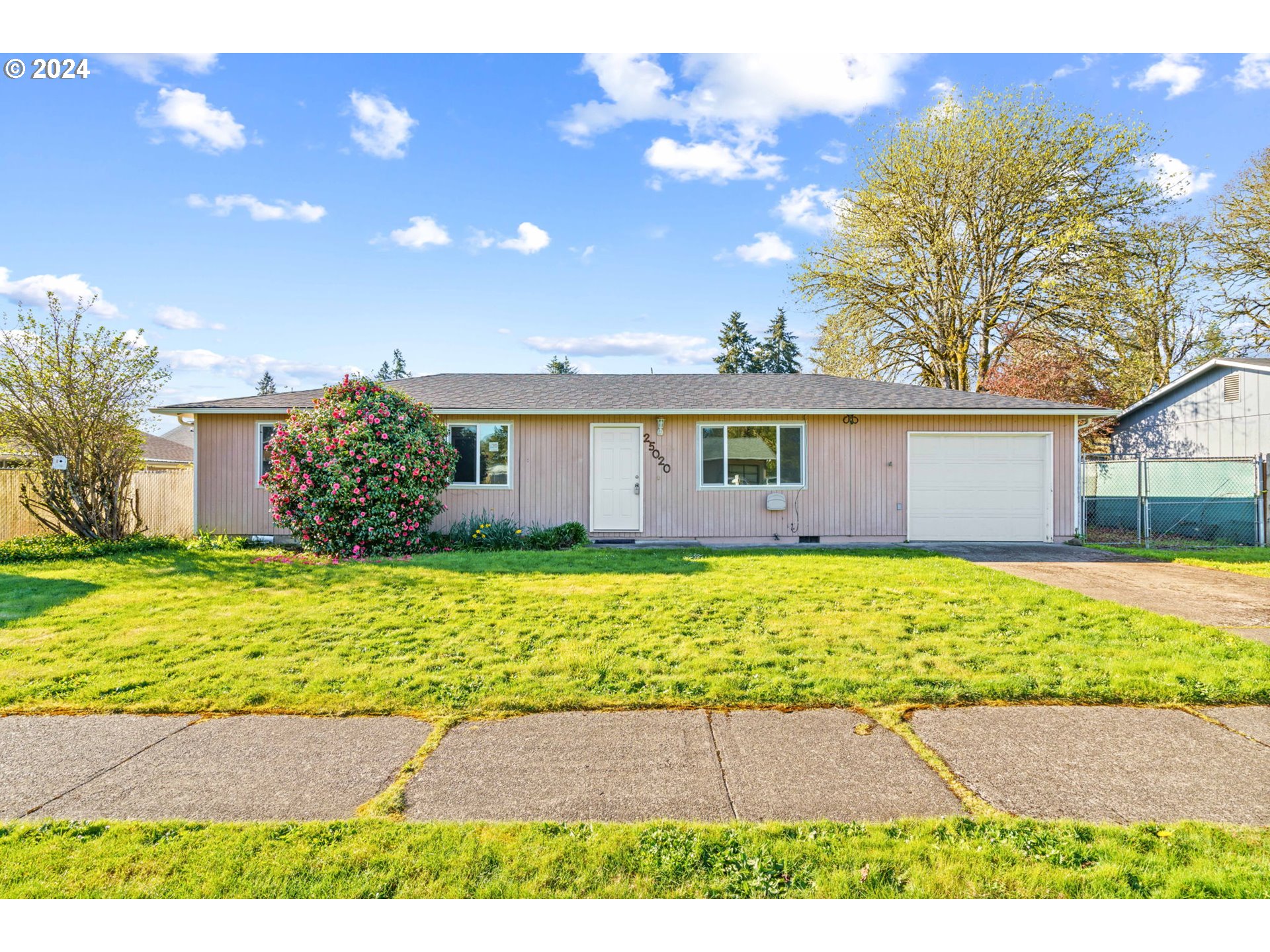 Lets all welcome this adorable 3 bed, 1 bath home to the market in Veneta, OR! An amazing opportunity for a starter home or investor looking for a rental property. SELLER IS OFFERING A TEN-THOUSAND DOLLAR CREDIT ($10,000) TOWARDS BUYERS CLOSING IN THE EVENT OF A FULL PRICE OFFER! Sitting at just over 1,000 sq. feet, with a newly updated kitchen, all doors and windows to the exterior replaced, and fresh interior paint throughout, you will not want to miss it! Come and see it today!