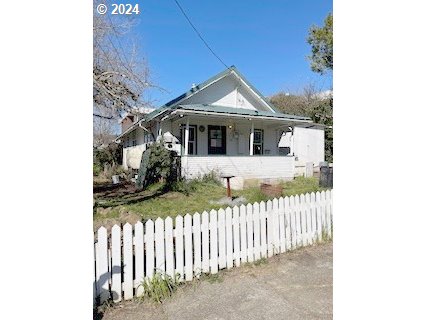 163 N COLLIER ST, Coquille, OR 