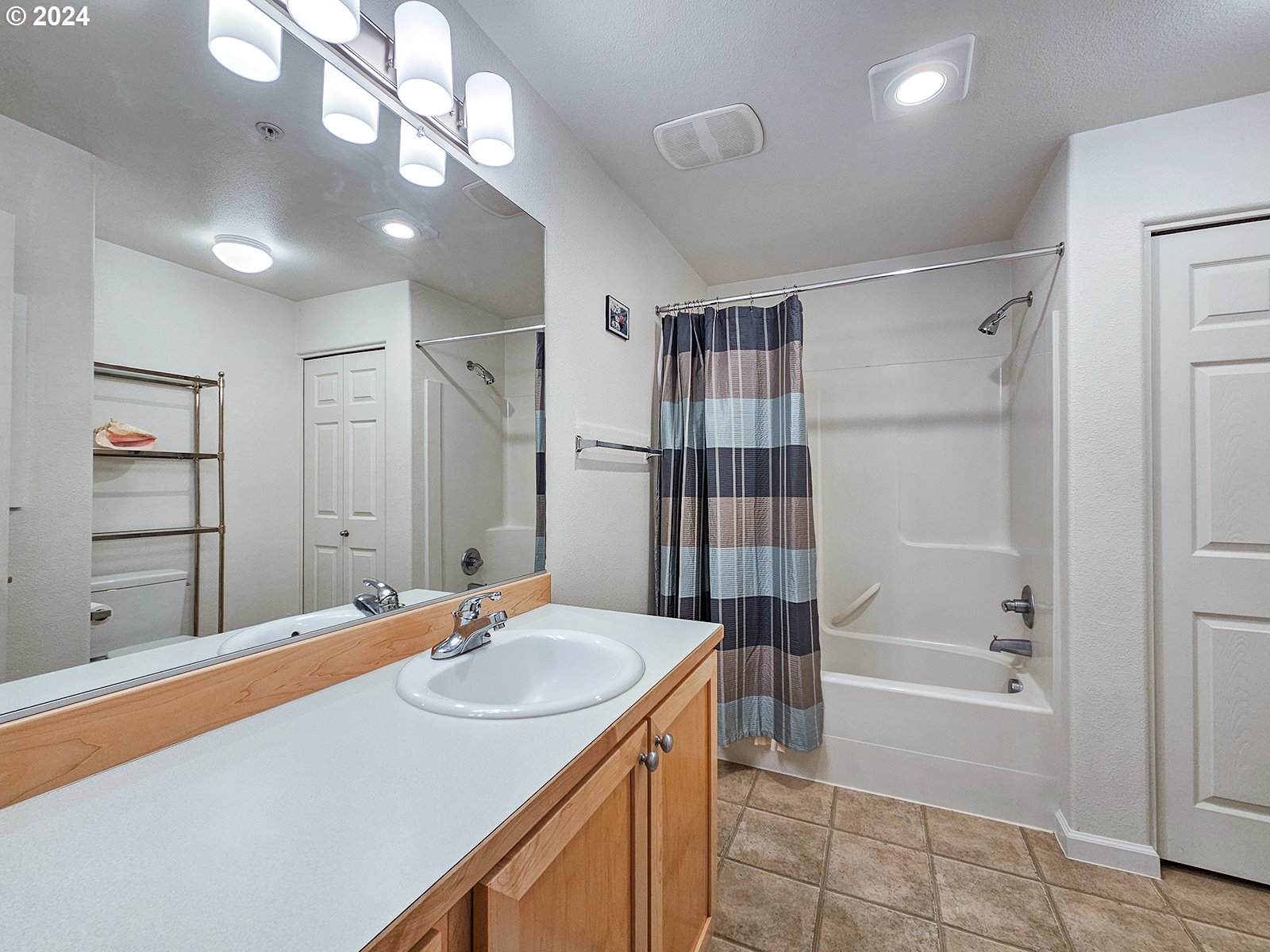 Photo #3: 24091715 Listing 