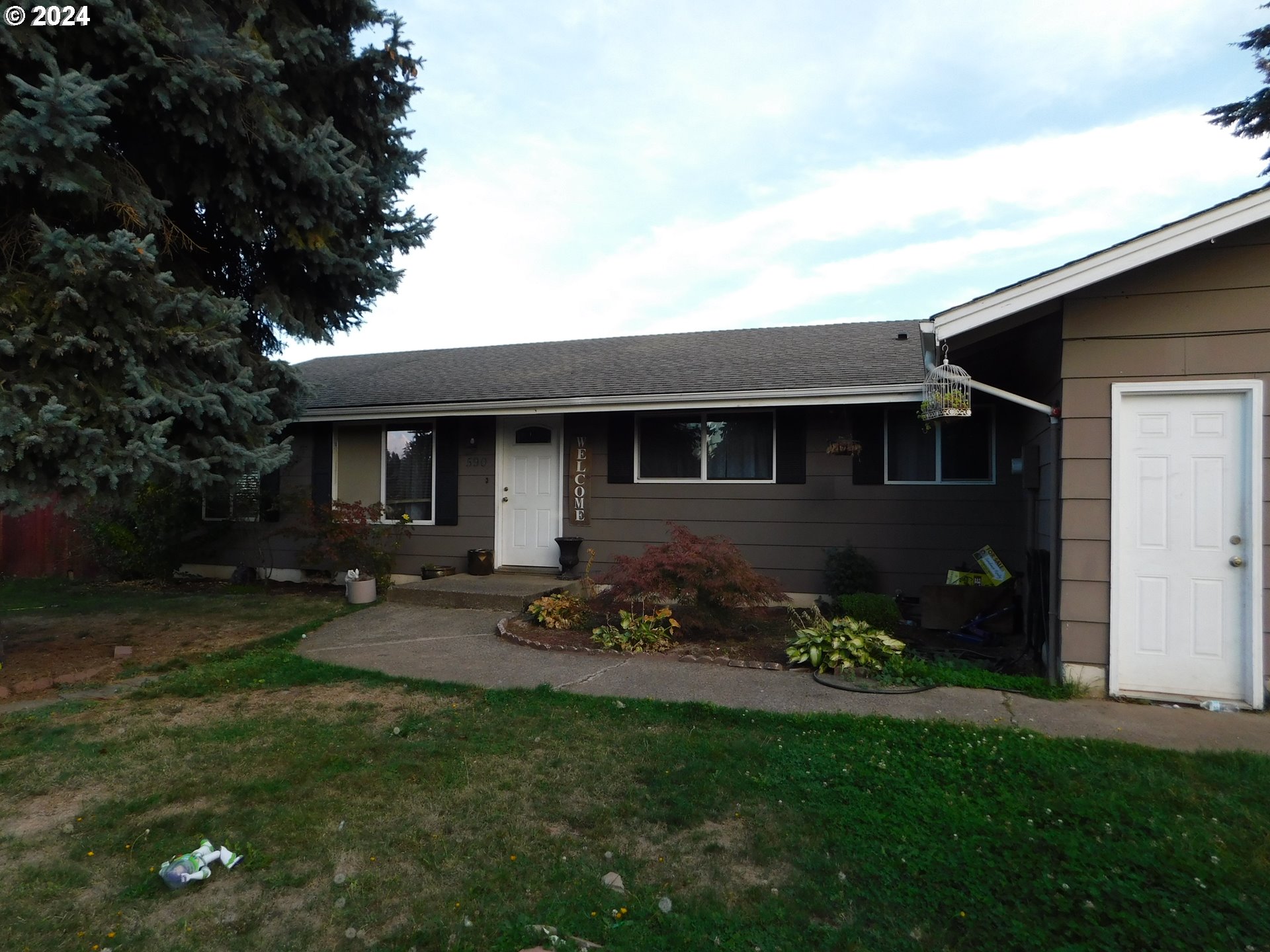 Photo of 590 HAWLEY ST Woodburn OR 97071