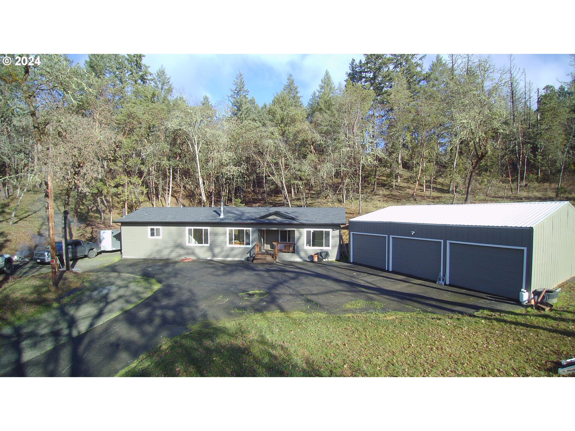 Photo of 221 GREENHILL DR Roseburg OR 97471