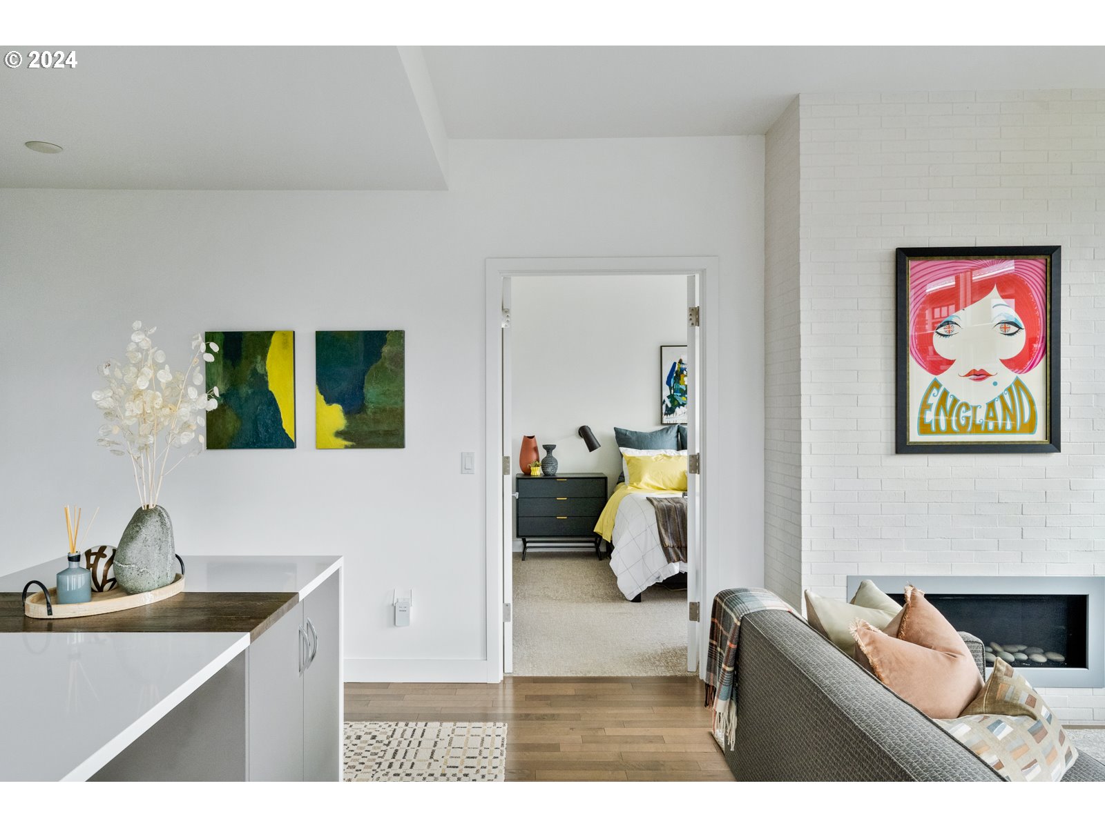 Photo #4: 24100459 Listing 