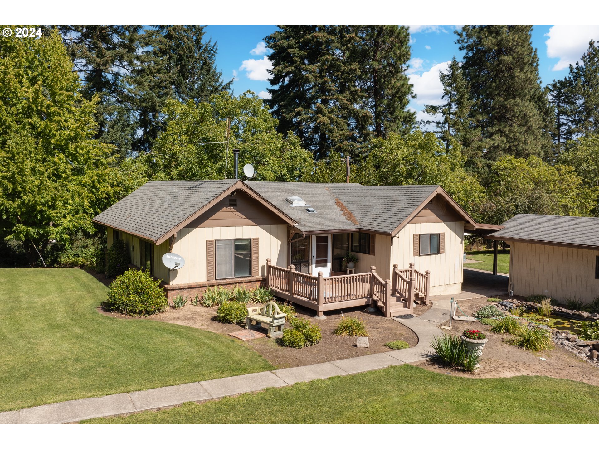 Photo of 3301 WYEAST RD Hood River OR 97031