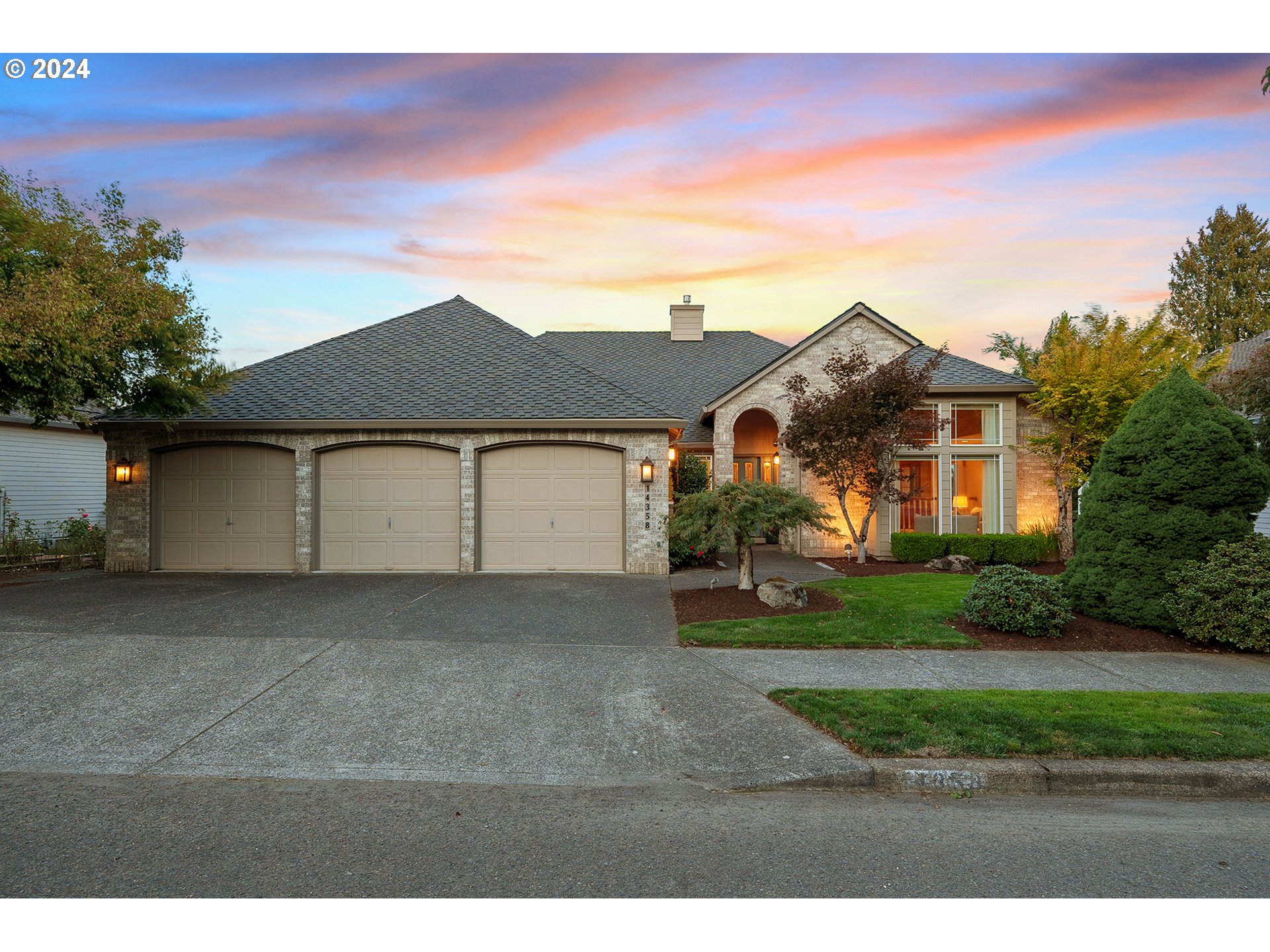 Photo of 14358 CRESTVIEW DR Clackamas OR 97015