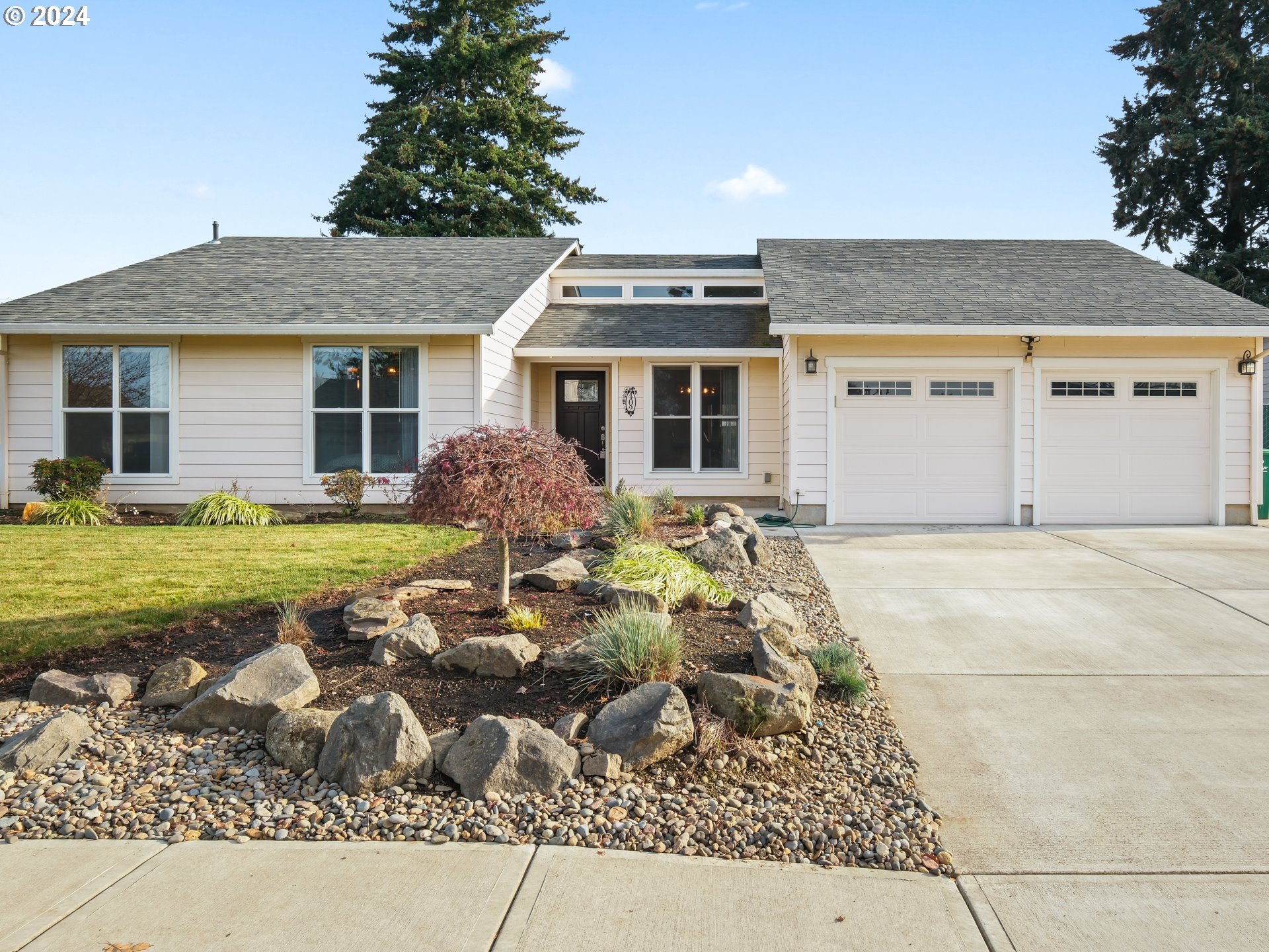 Photo of 402 MCLAUGHLIN DR Woodburn OR 97071