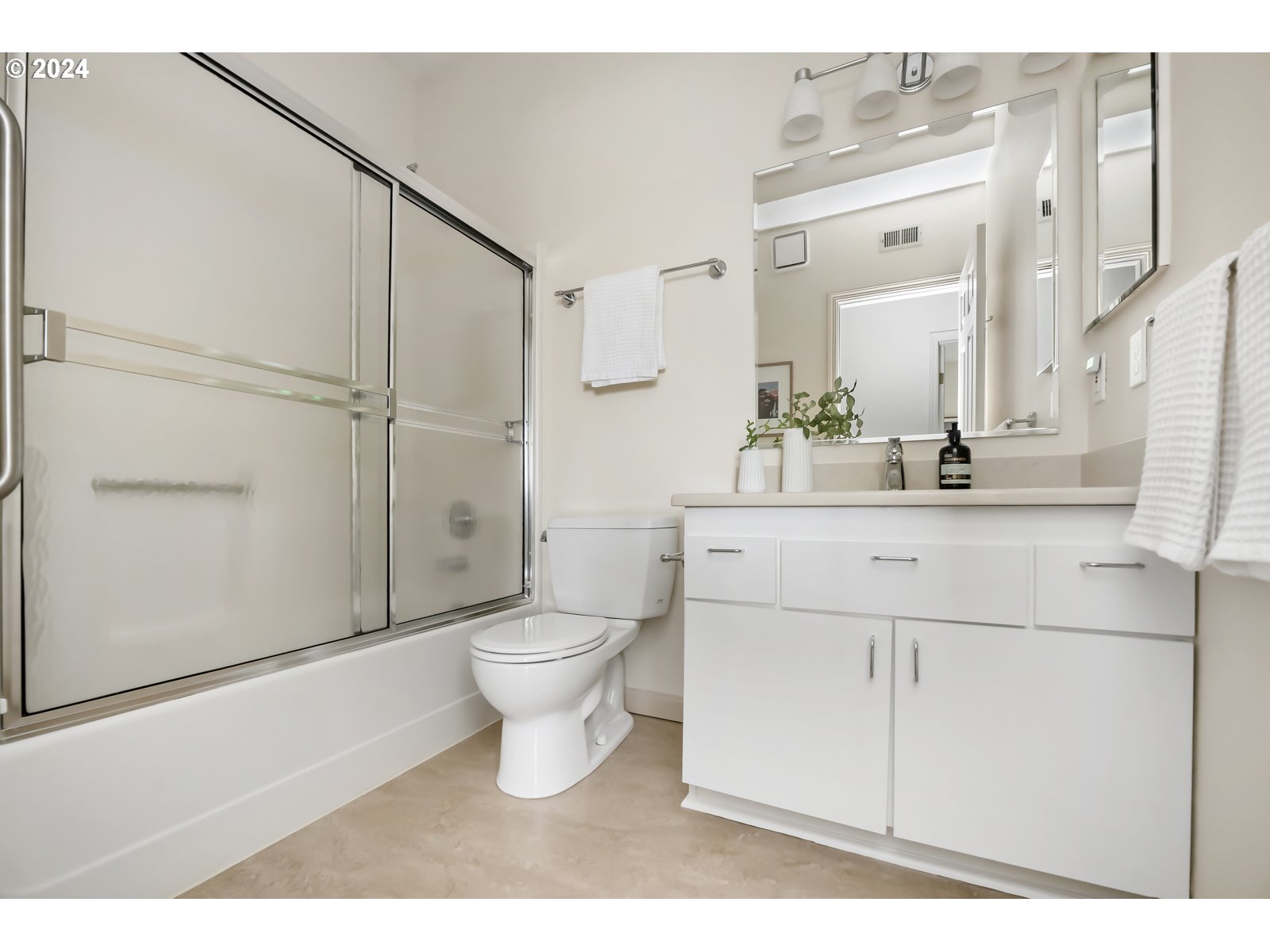 Photo #6: 24109645 Listing 