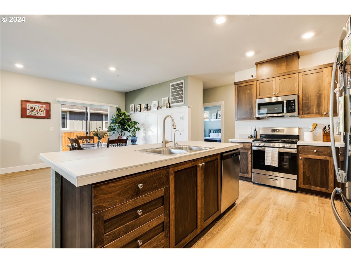 Photo #13 Kitchen/Dining Room