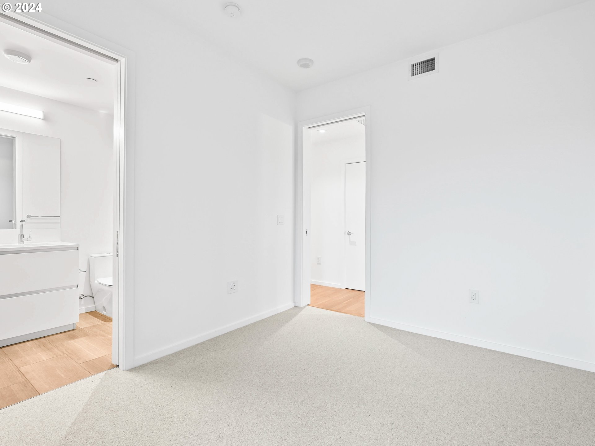 Photo #4: 24113787 Listing 