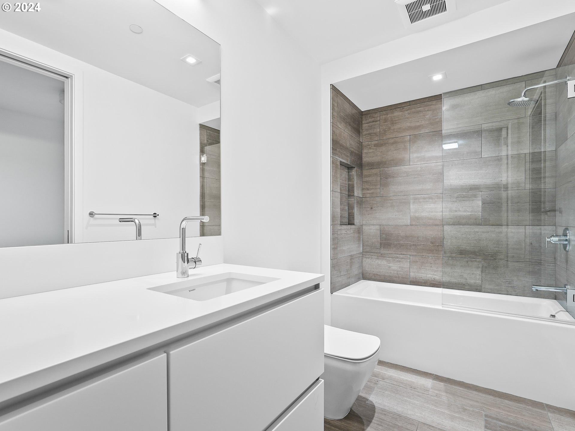 Photo #2: 24113787 Listing 