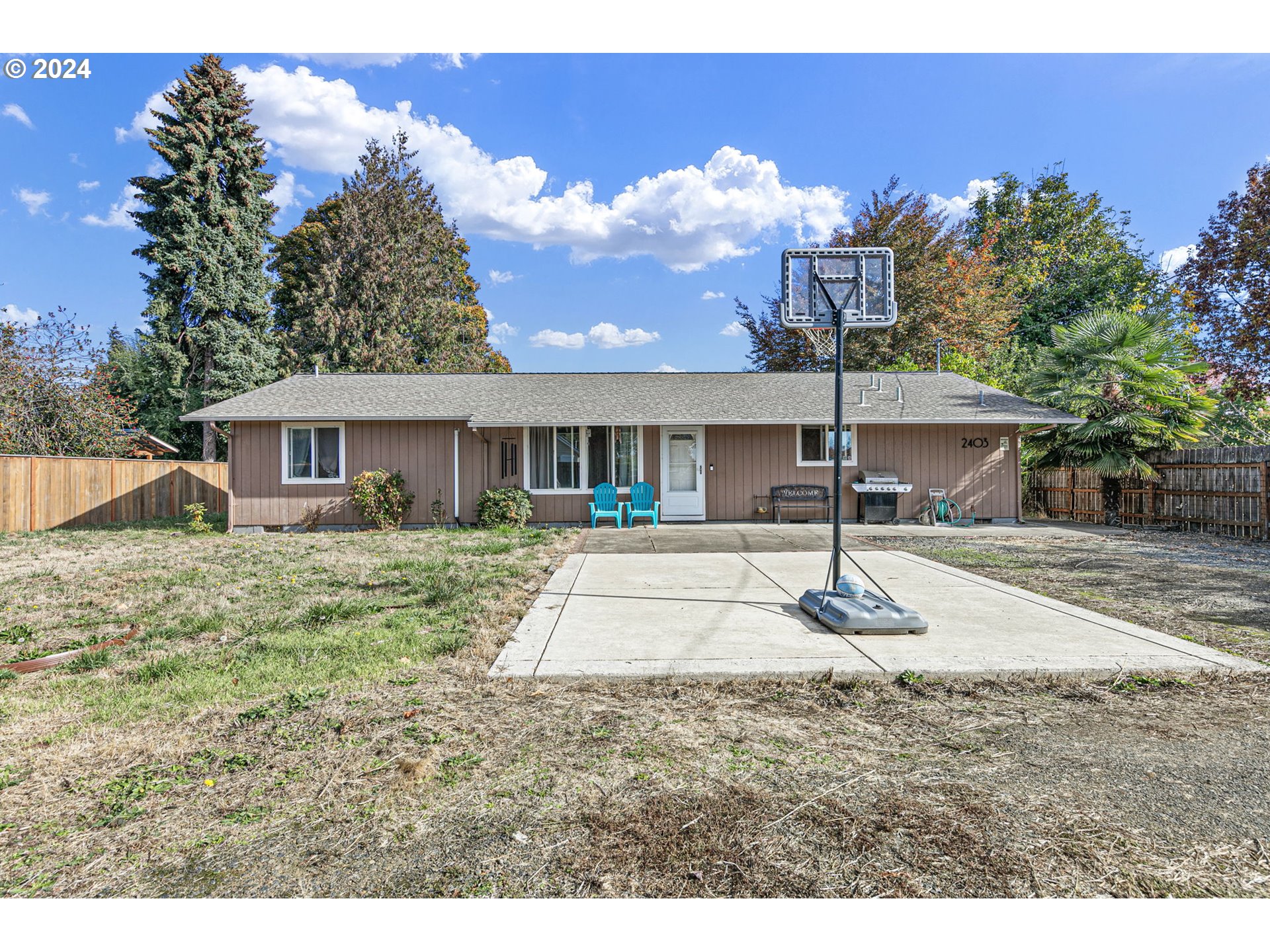 Photo of 2403 IRWIN WAY Eugene OR 97402