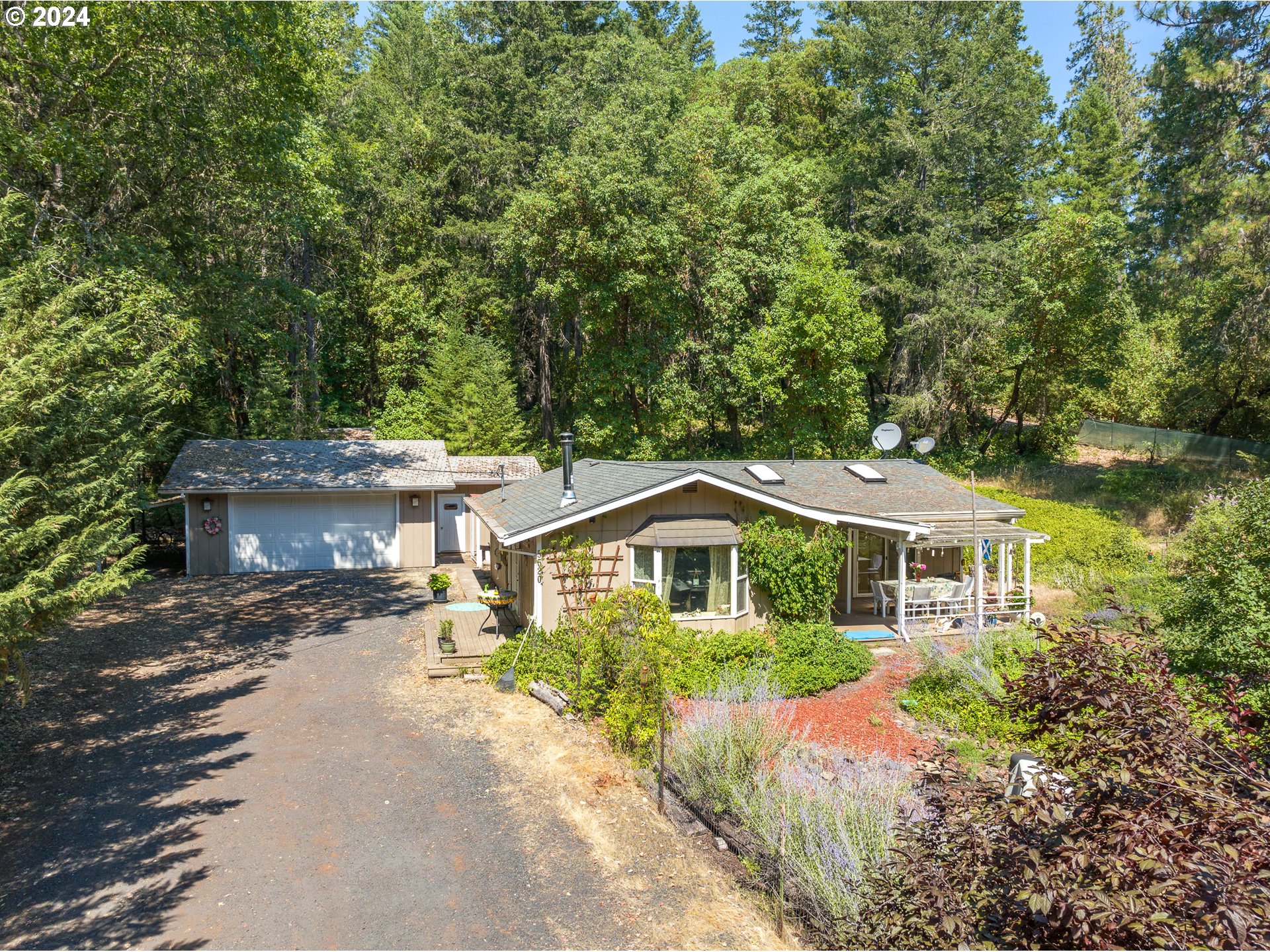 Photo of 5520 RIVERBANKS RD Grants Pass OR 97527