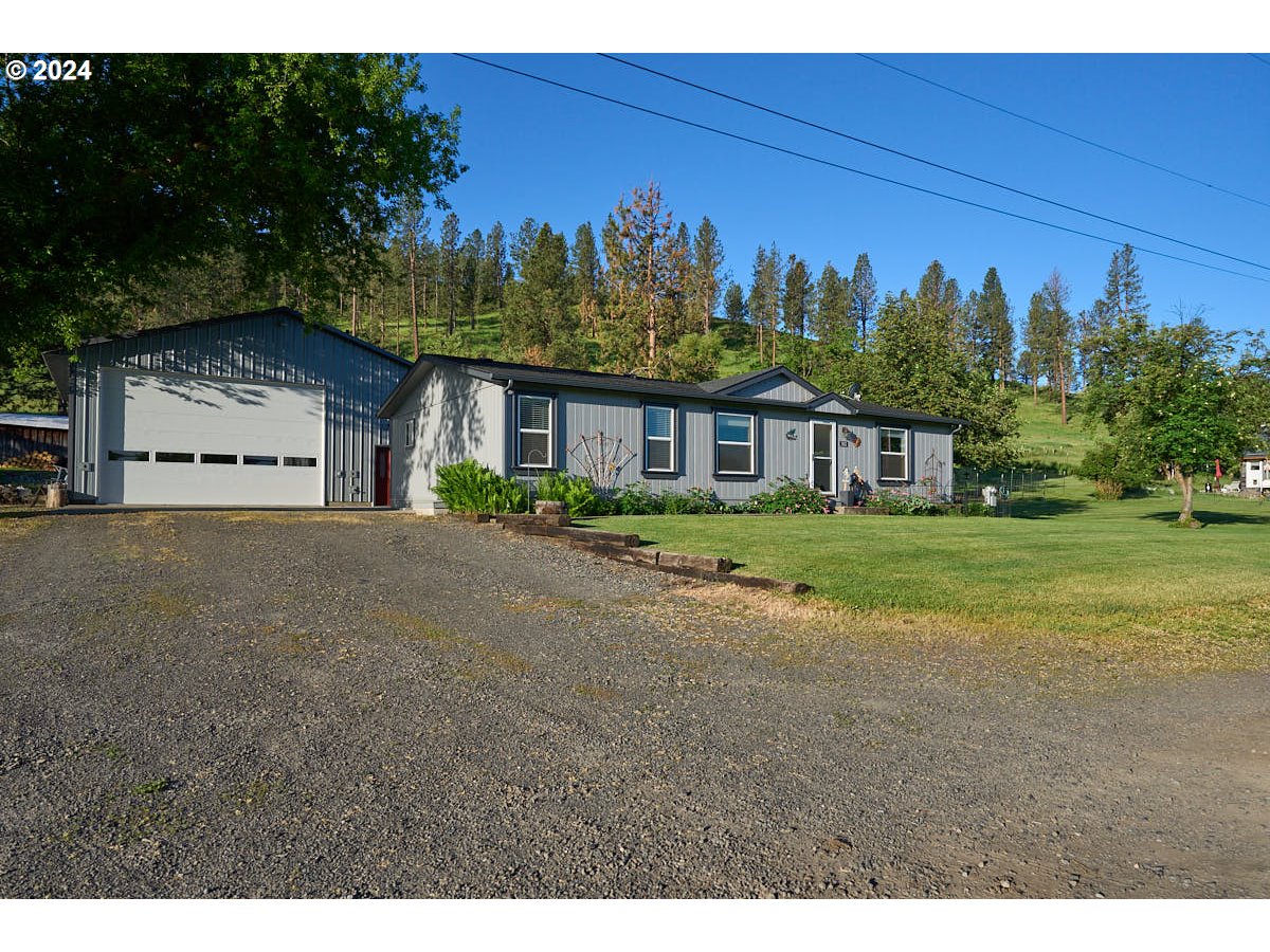 Photo of 302 LOCKWOOD ST Wallowa OR 97885