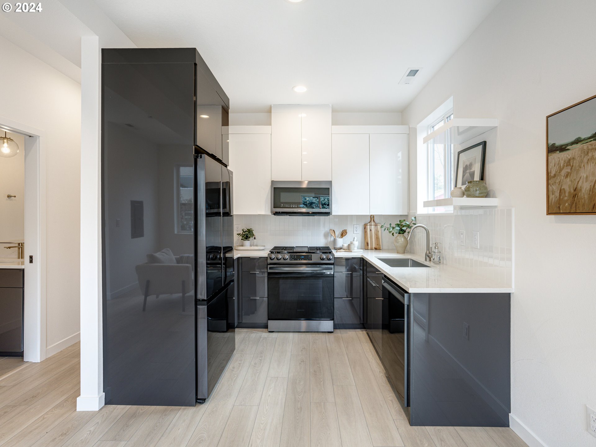 Photo #5: 24121252 Listing 