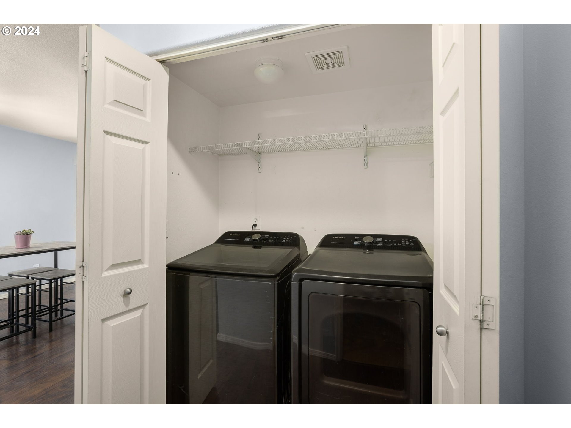 Photo #6: 24126554 Listing 