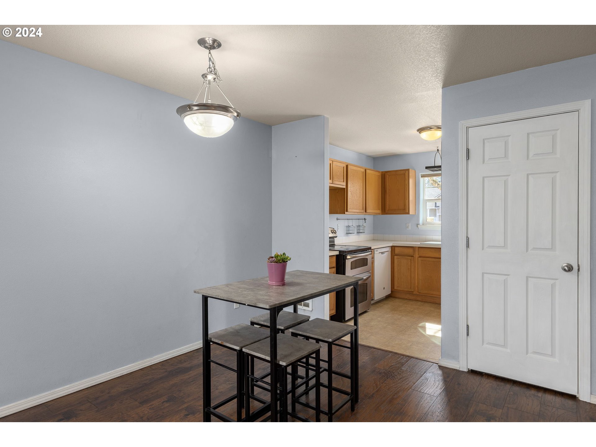 More Details about MLS # 24126554 : 19159 SE YAMHILL ST 14
