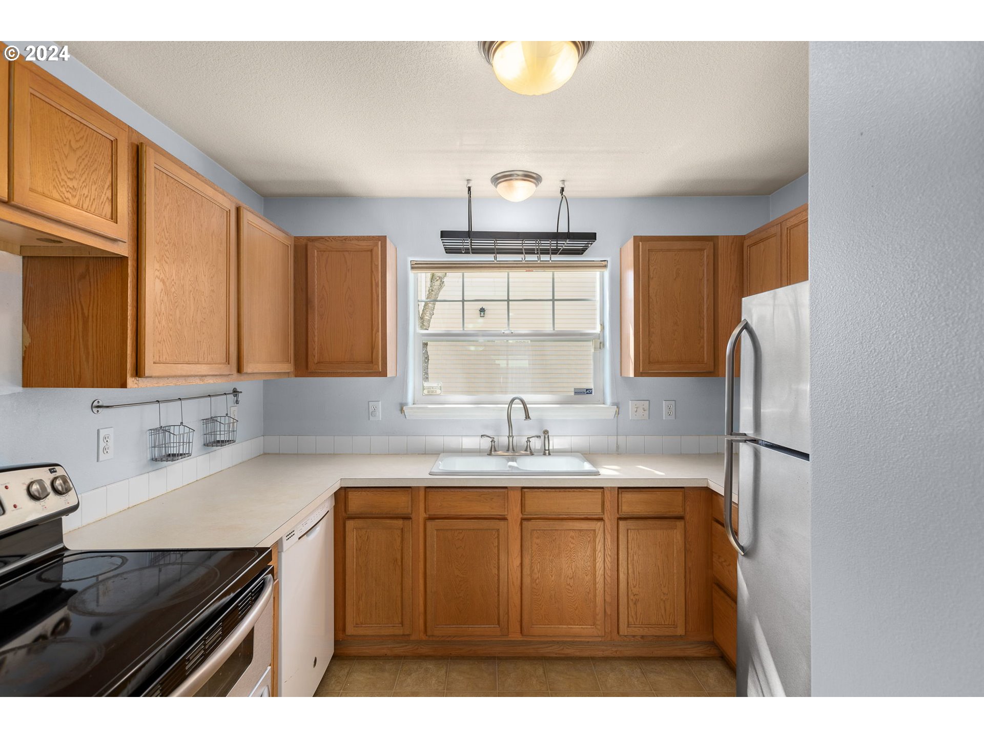 Photo #2: 24126554 Listing 
