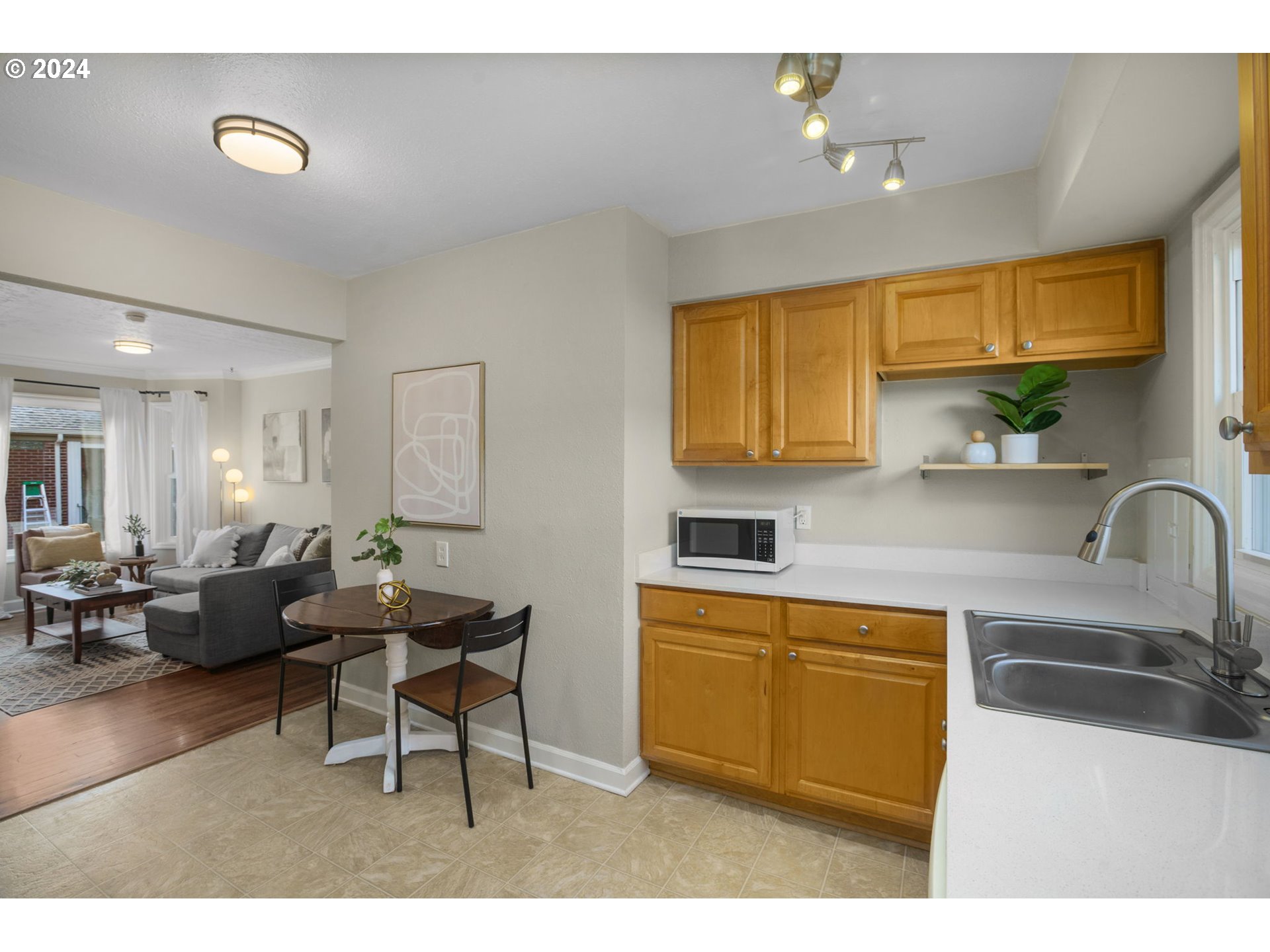 Photo #6: 24127969 Listing 