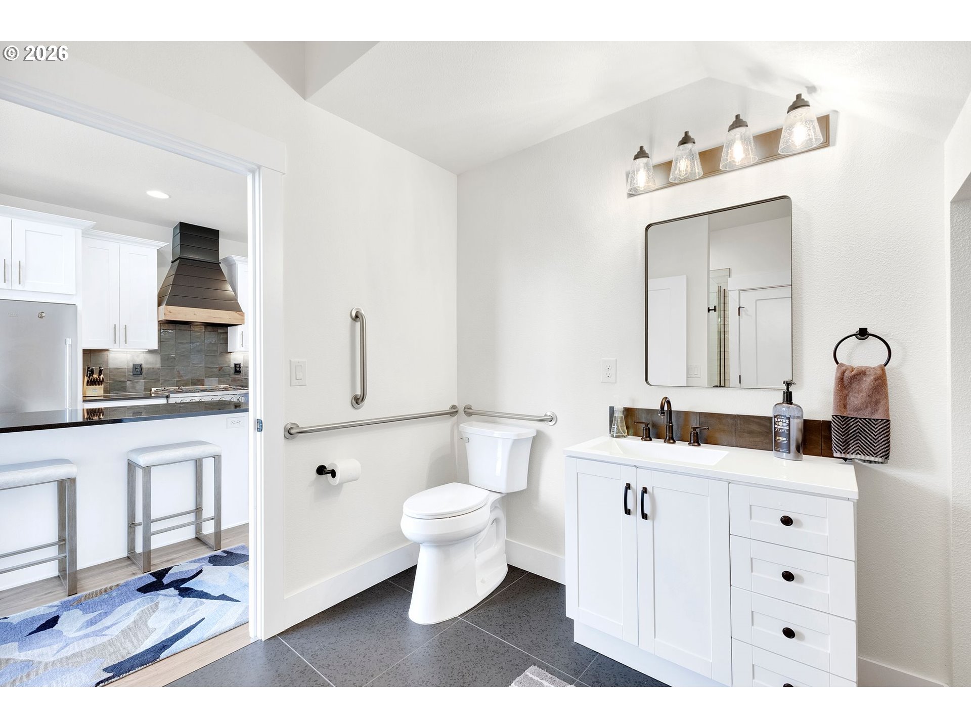 Photo #19: 241299982 Listing: Photo #19