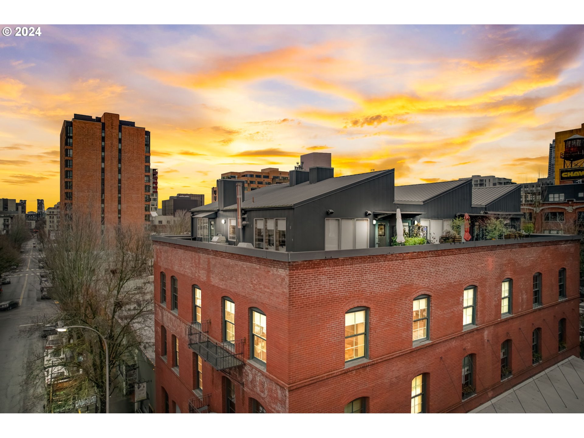 More Details about MLS # 24130028 : 1240 NW HOYT ST 5