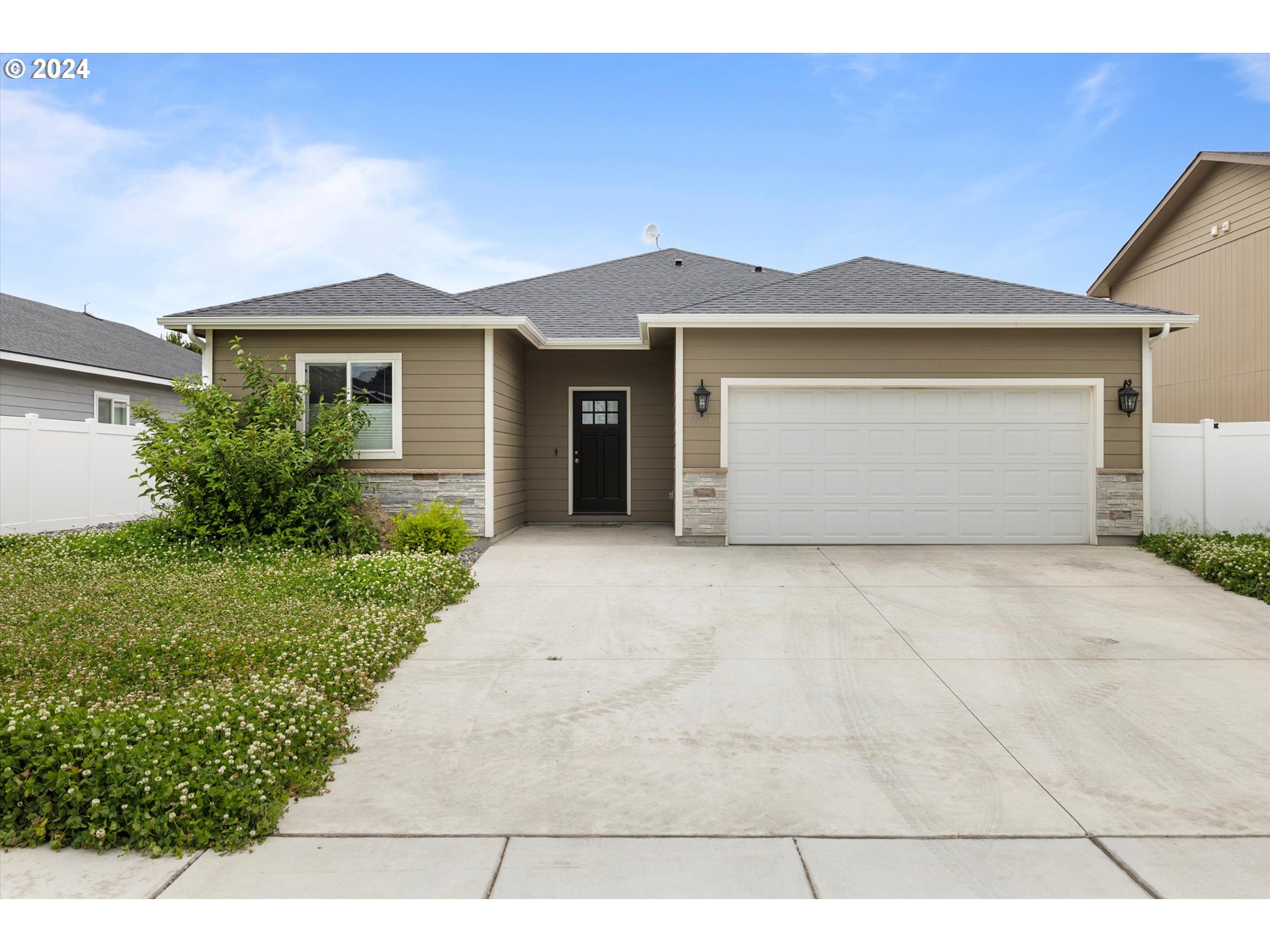 Photo of 303 RIVERWOOD CT Umatilla OR 97882