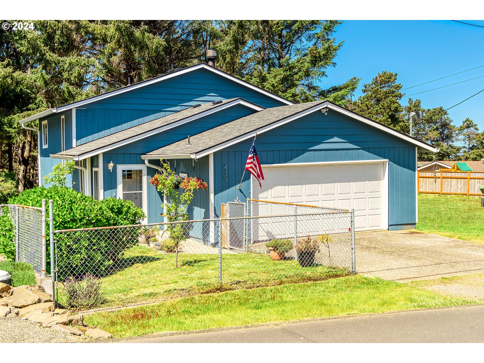 Photo of 435 INLET AVE Lincoln City OR 97367