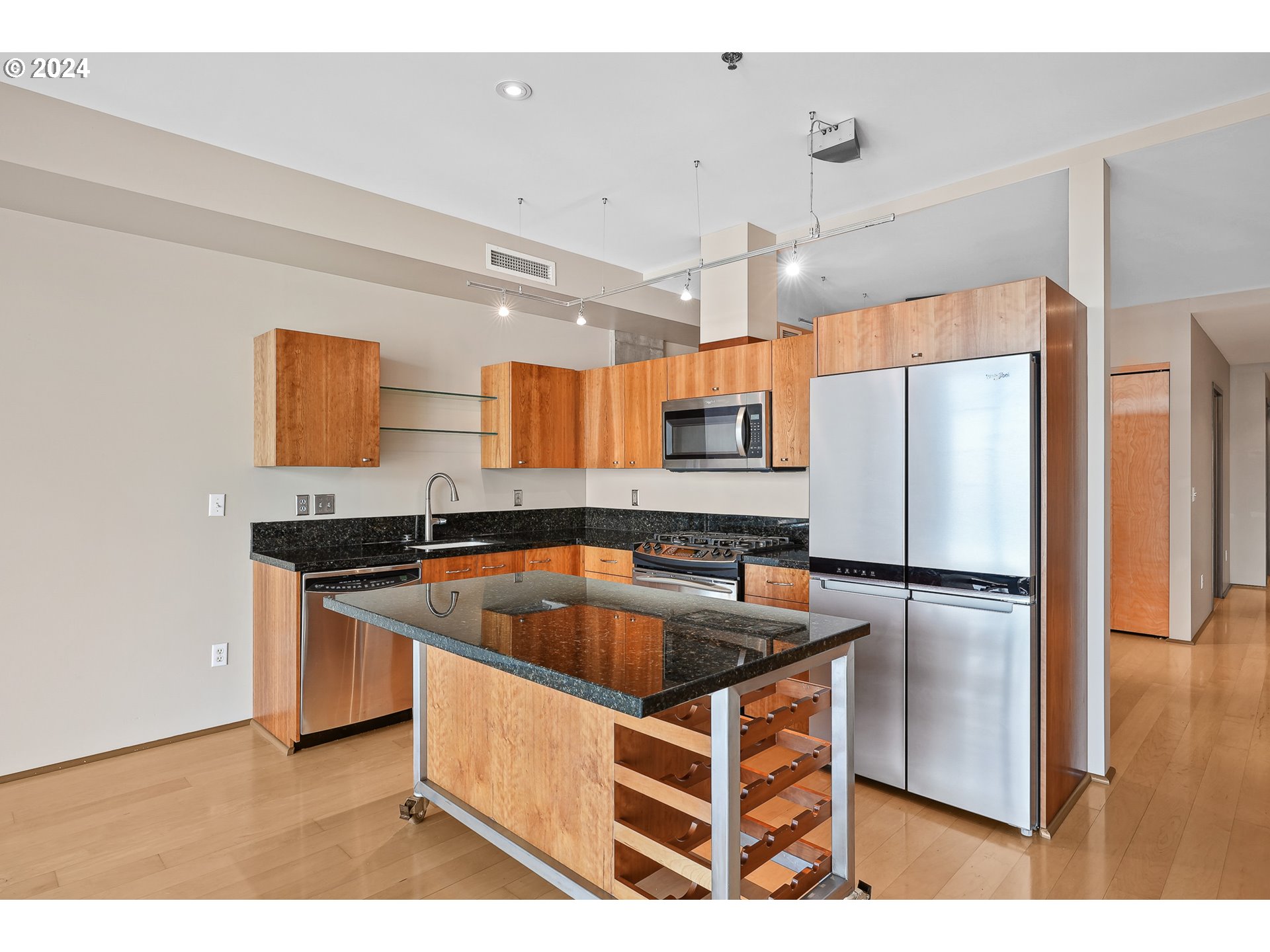 Photo #3: 24137319 Listing 