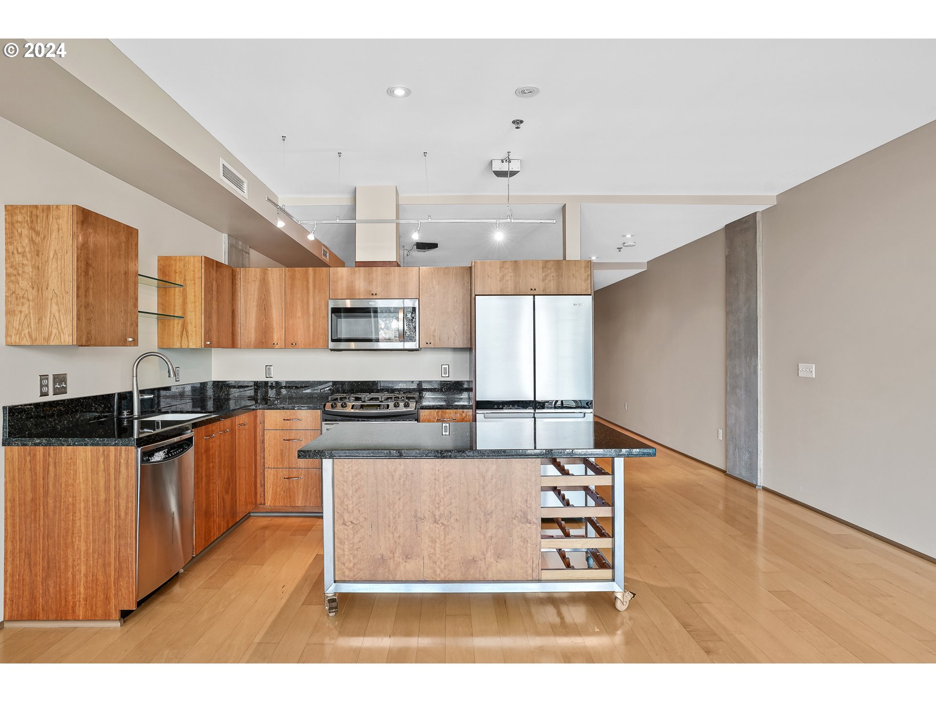 Photo #4: 24137319 Listing 