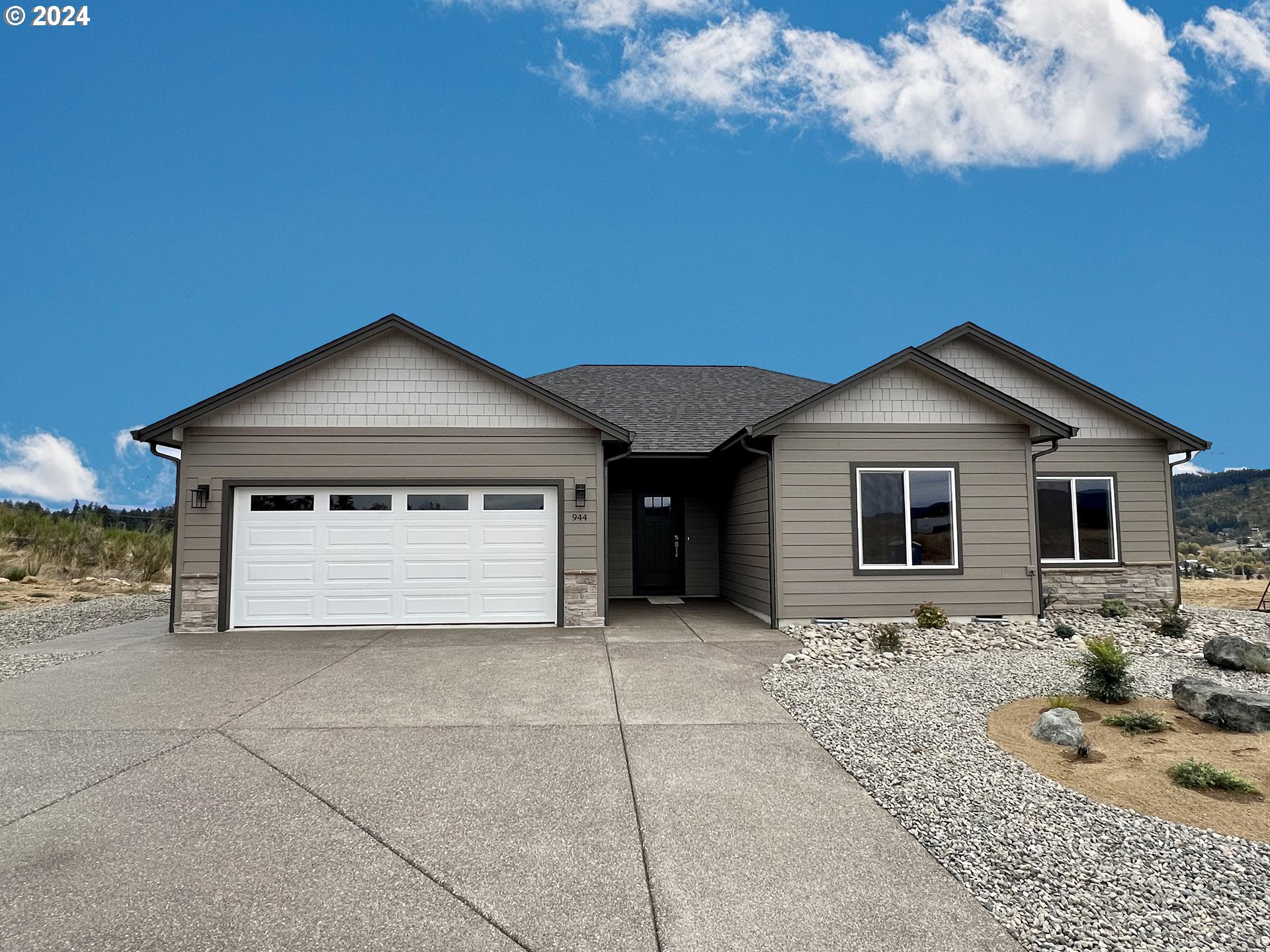 Photo of 944 Medina AVE Sutherlin OR 97479