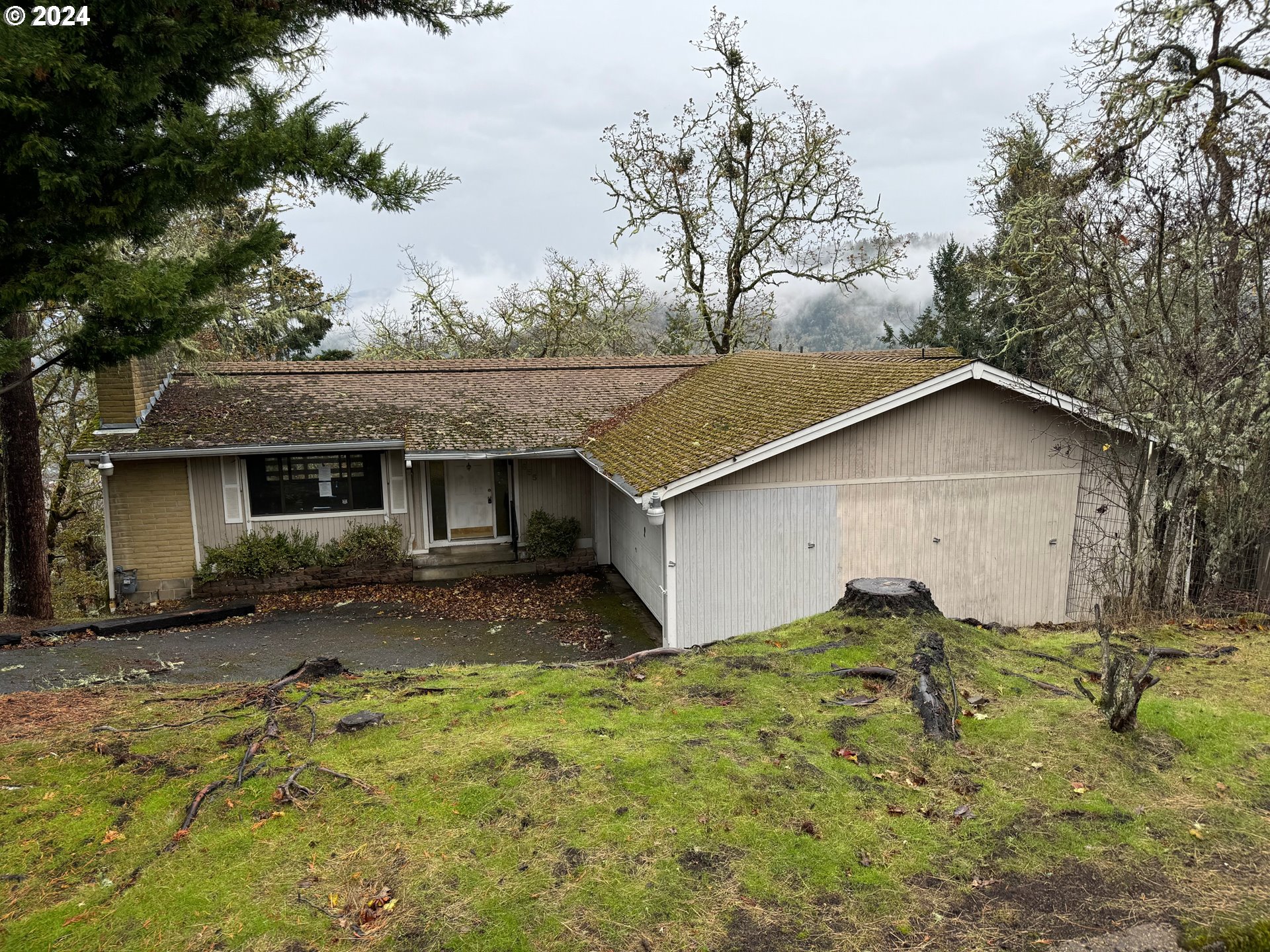 Photo of 655 SUMMIT DR Roseburg OR 97470