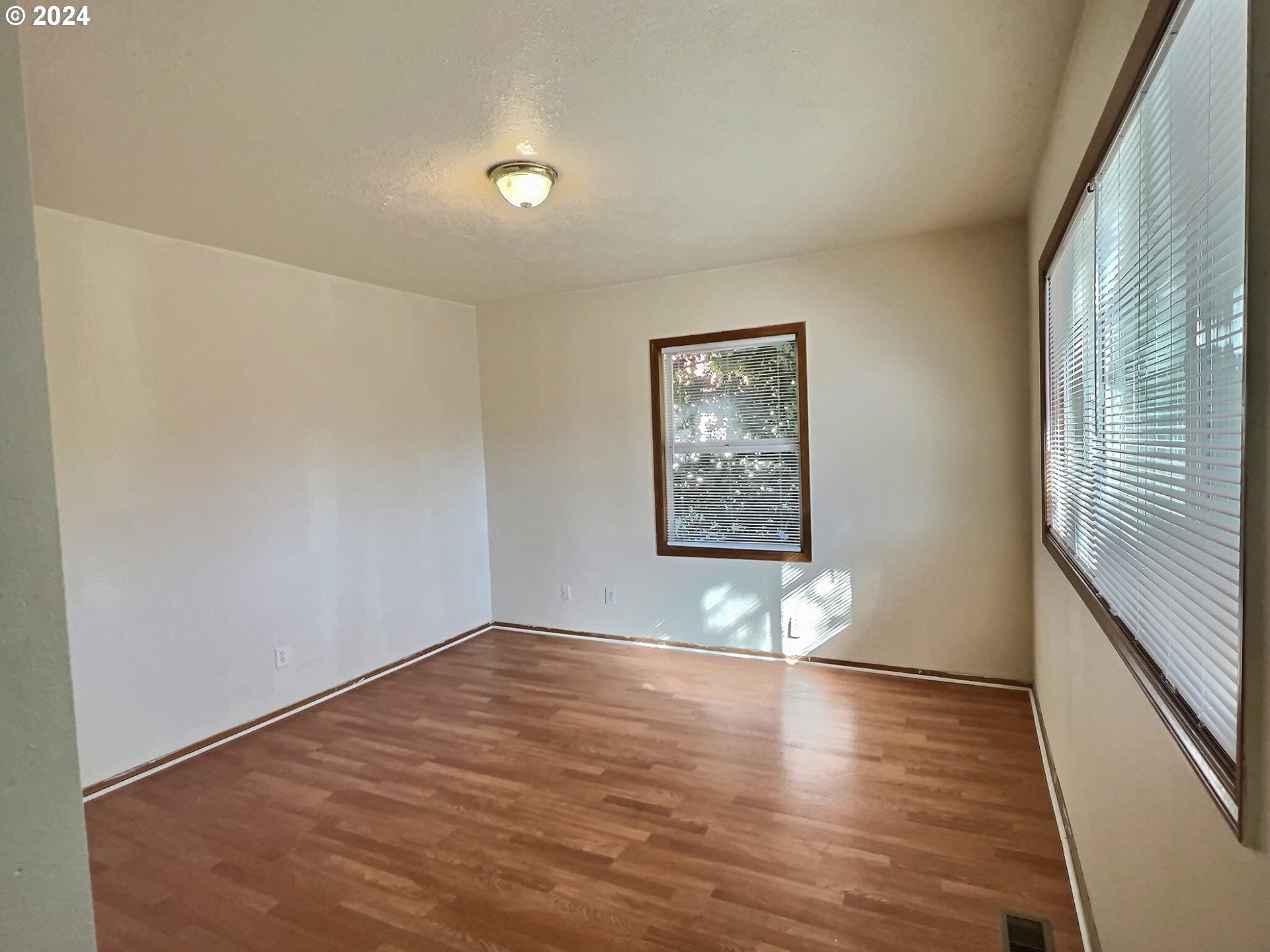 4713 N COMMERCIAL AVE, Portland, OR, 97217
