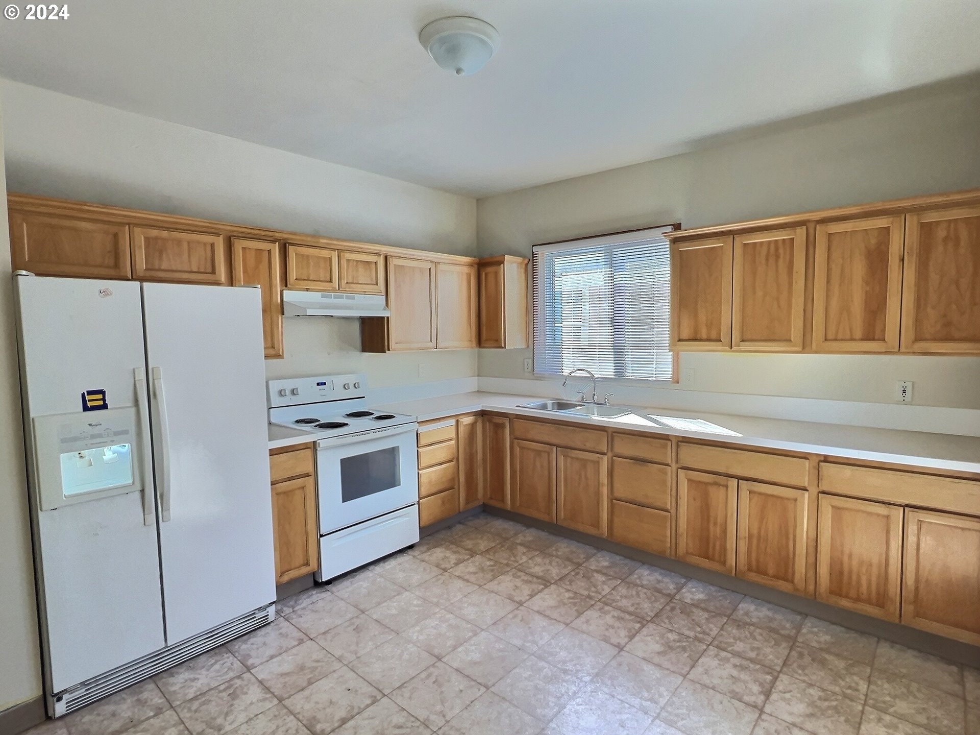 4713 N COMMERCIAL AVE, Portland, OR, 97217