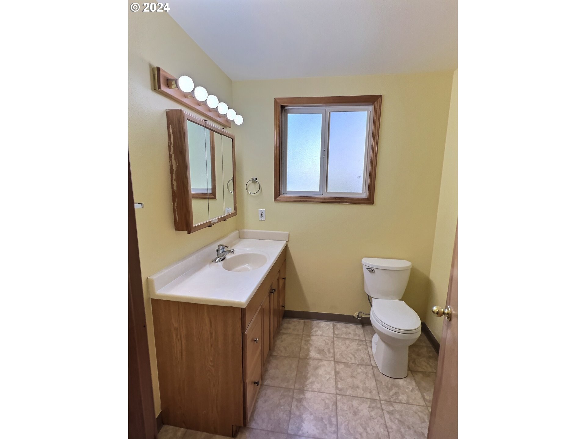 4713 N COMMERCIAL AVE, Portland, OR, 97217