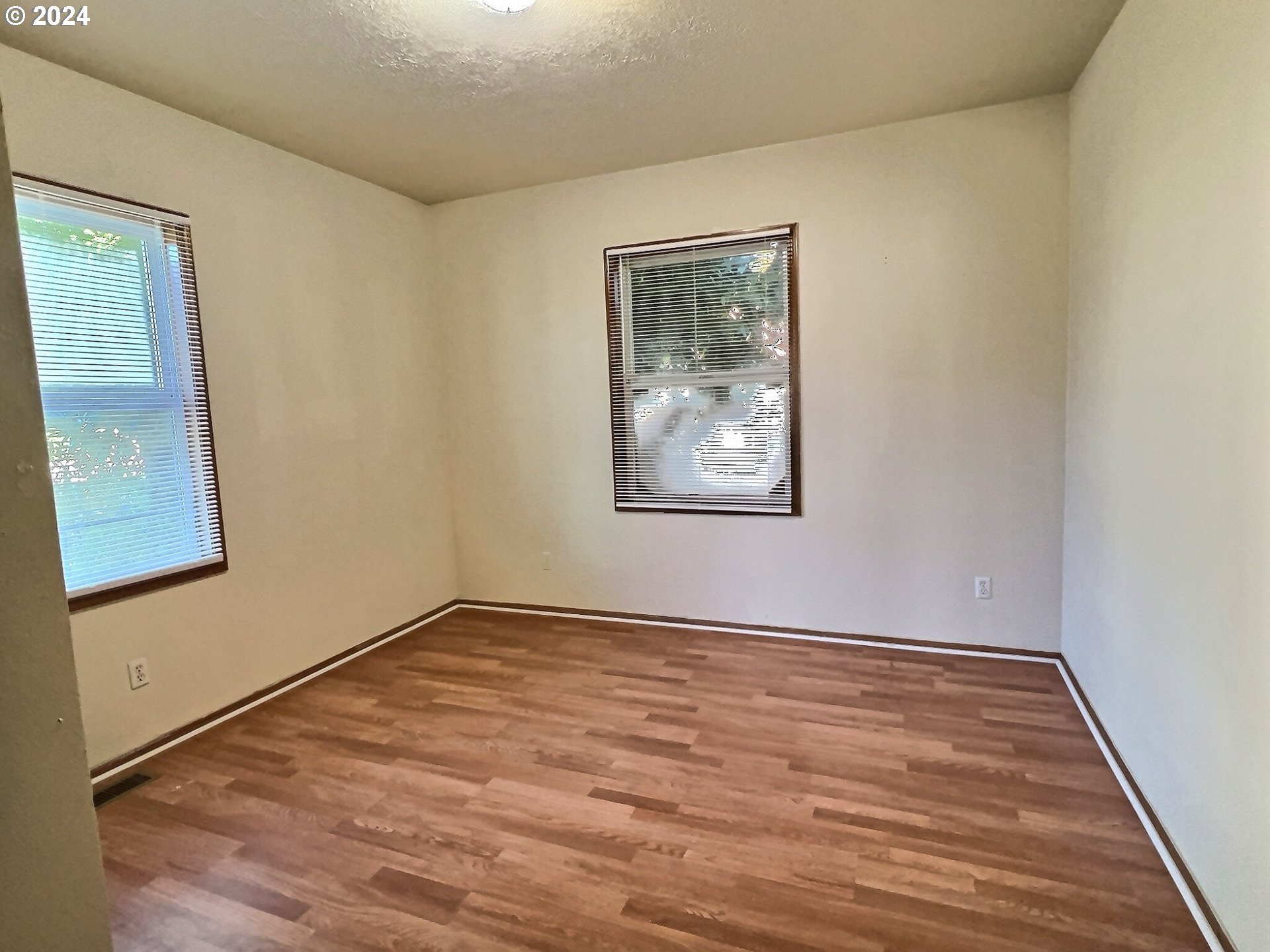 4713 N COMMERCIAL AVE, Portland, OR, 97217